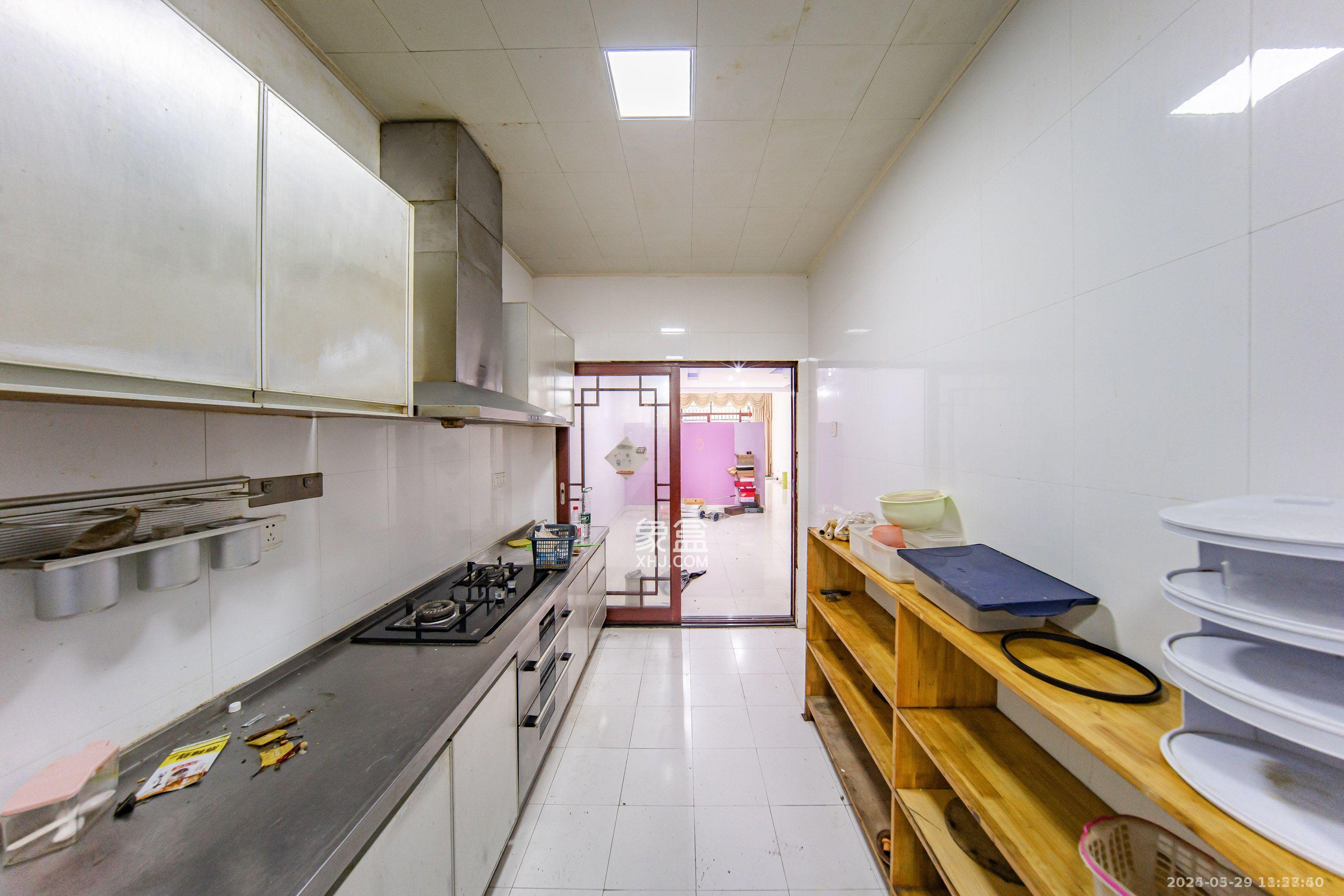 阳光100一期、四五期 5室2厅3卫 6500.0元/月 阳光100一期、四五期 5室2厅3卫 6500.0元/月室内图