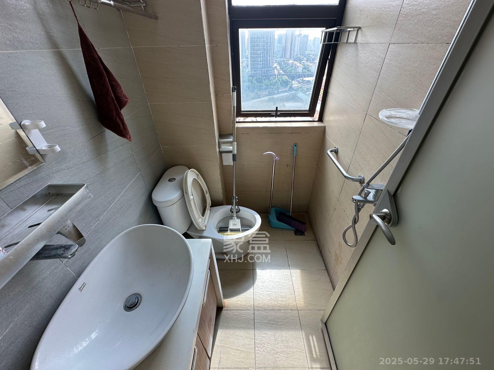 长盛上东区 1室1厅1卫 1600.0元/月 长盛上东区 1室1厅1卫 1600.0元/月室内图