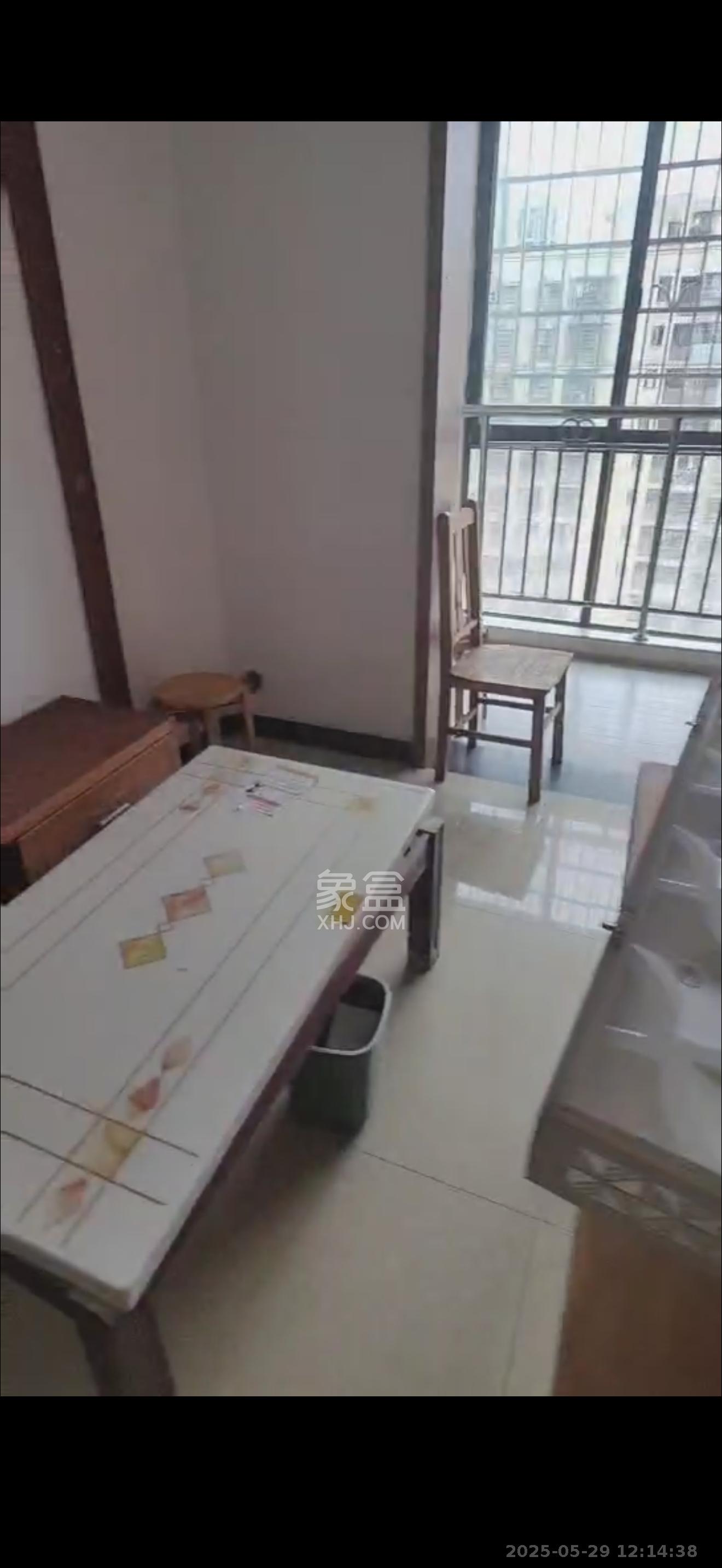 岳华嘉园  3室2厅1卫   1850.00元/月室内图