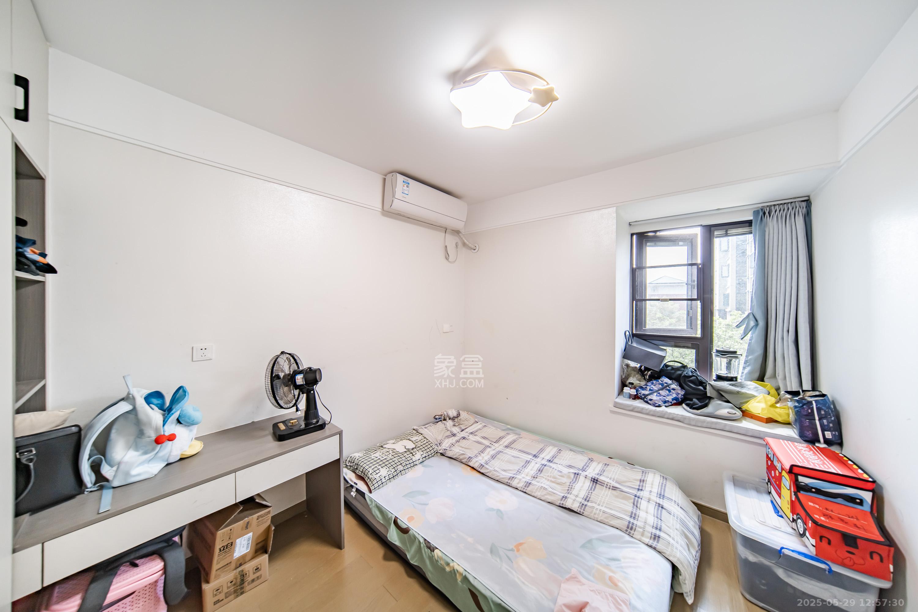 城发恒伟星雅韵(恒伟星辉苑)  4室2厅2卫    202.0万 城发恒伟星雅韵(恒伟星辉苑)  4室2厅2卫    202.0万卧室