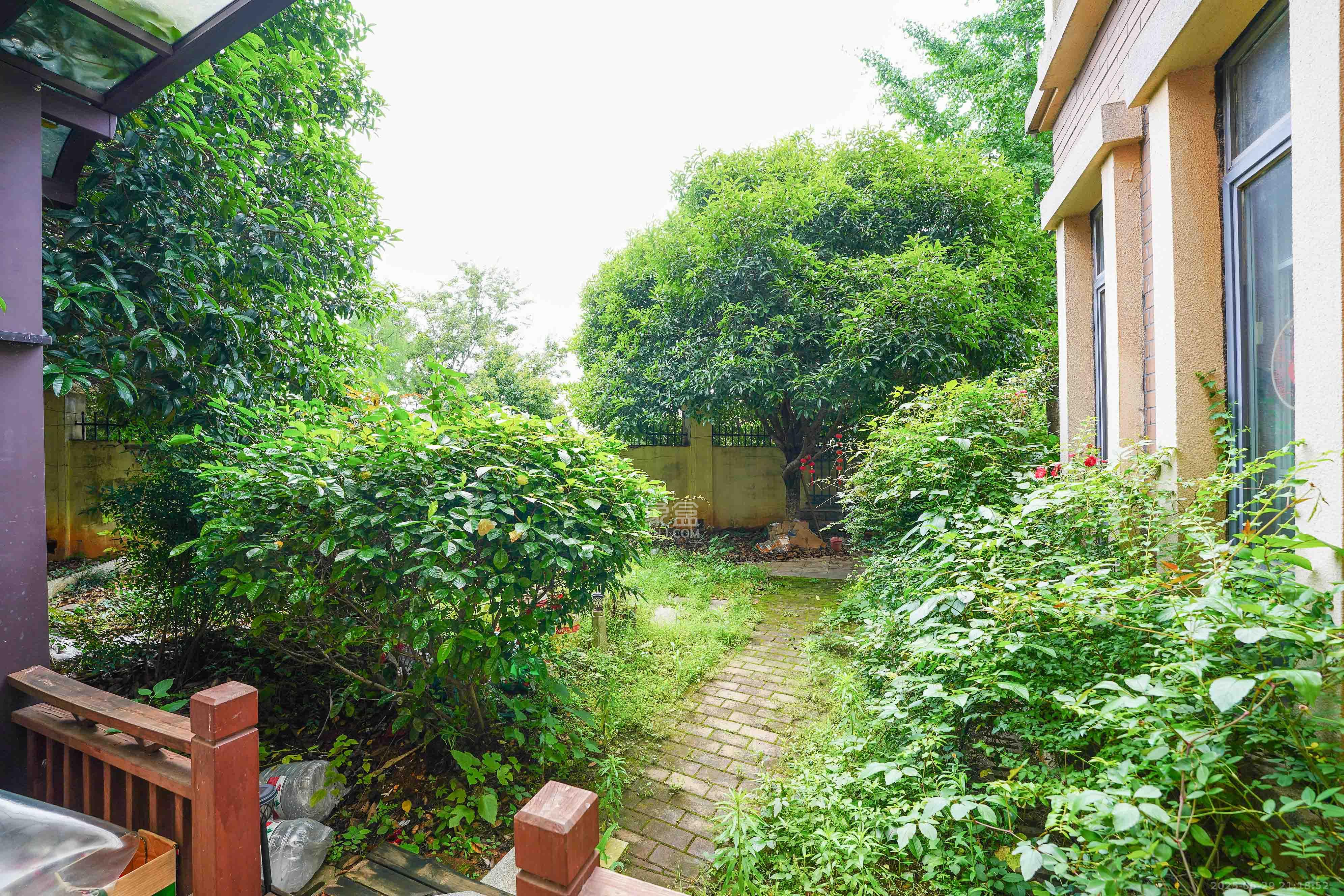 格兰小镇  5室2厅3卫    448.0万 格兰小镇  5室2厅3卫    448.0万阳台