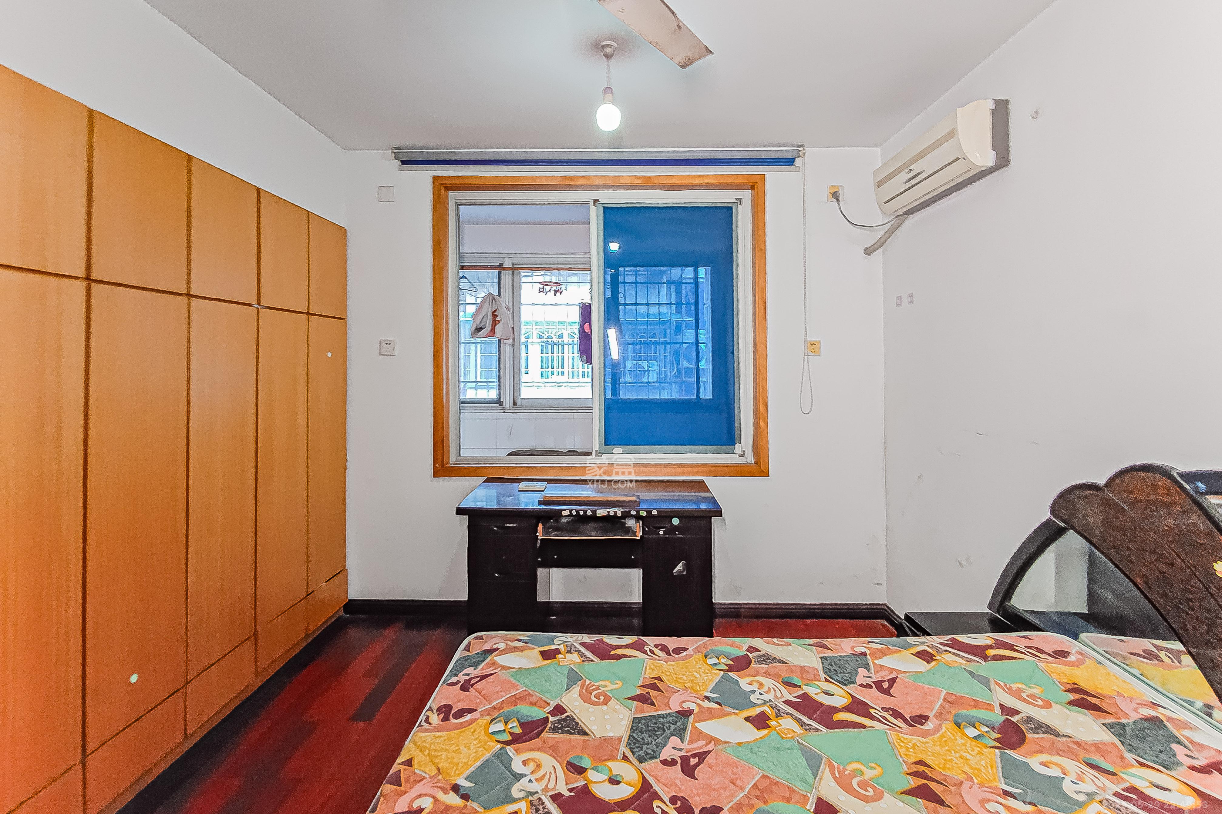 红旗综合安置楼  3室2厅2卫    65.0万卧室