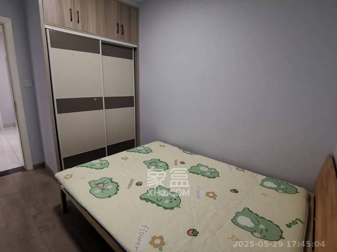 三一街区  3室2厅1卫   1600.00元/月室内图