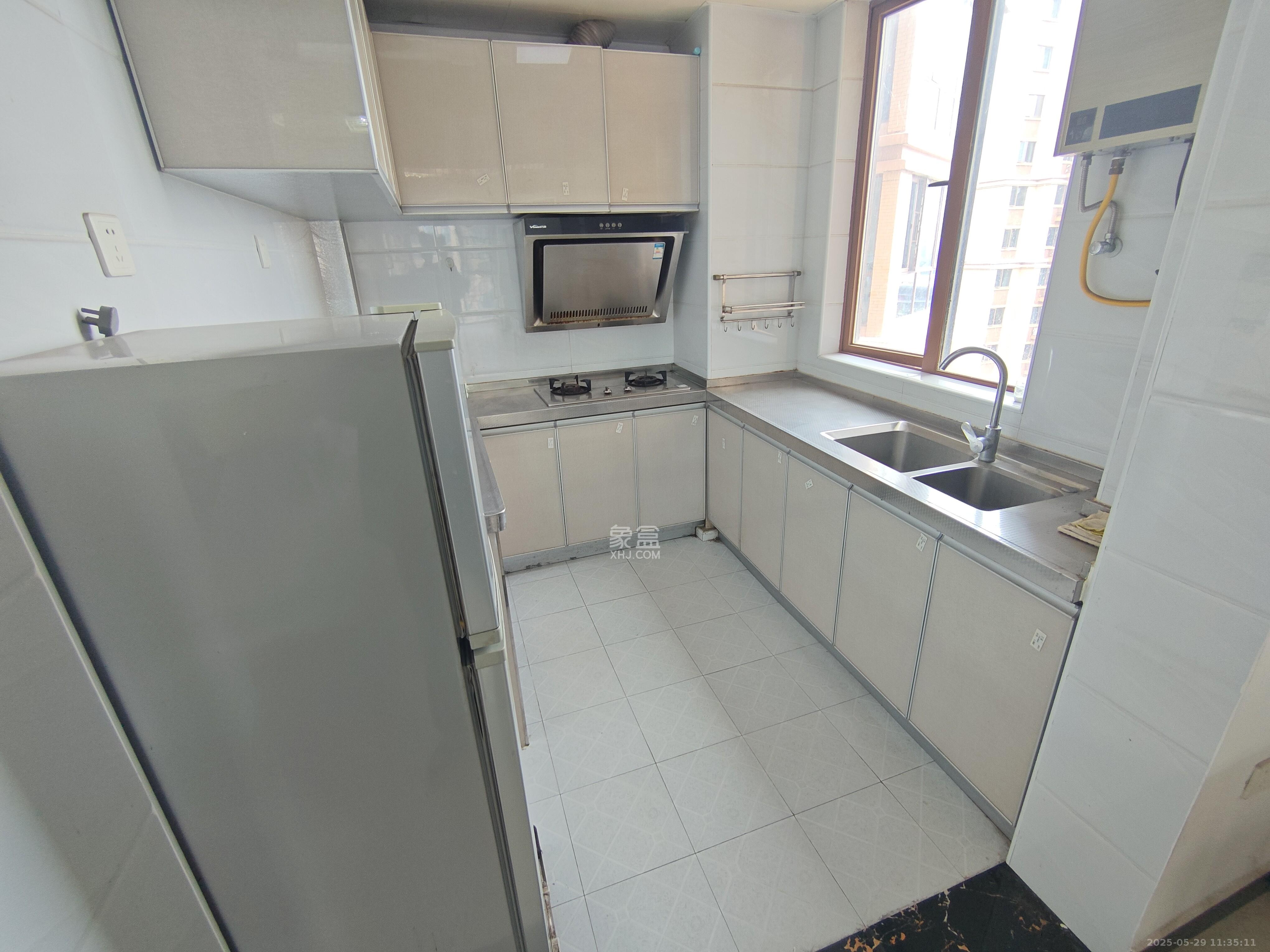 万里时代 3室2厅1卫 2500.0元/月 万里时代 3室2厅1卫 2500.0元/月室内图