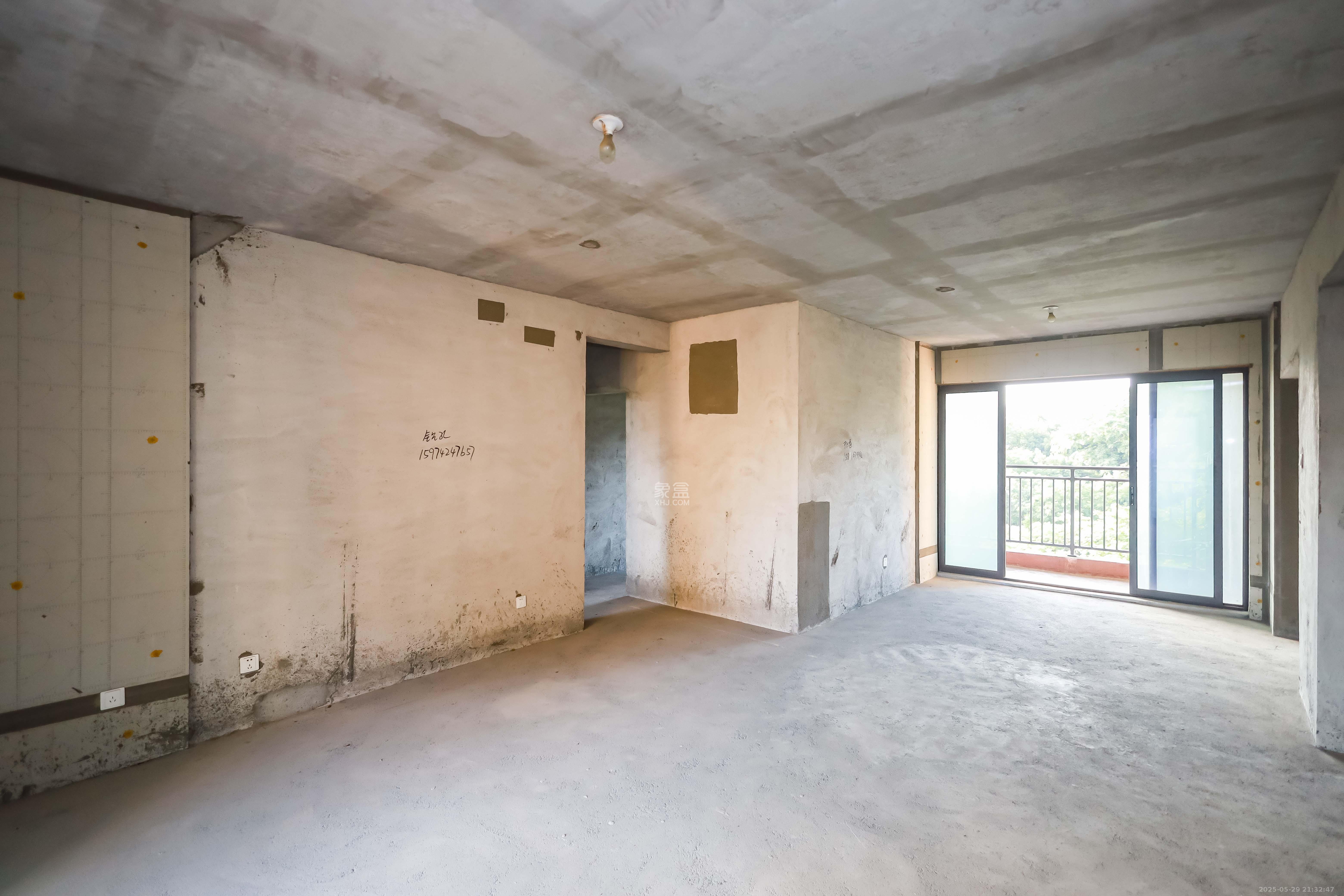 通号岭绣苑 4室2厅2卫 126.0万 通号岭绣苑 4室2厅2卫 126.0万客厅