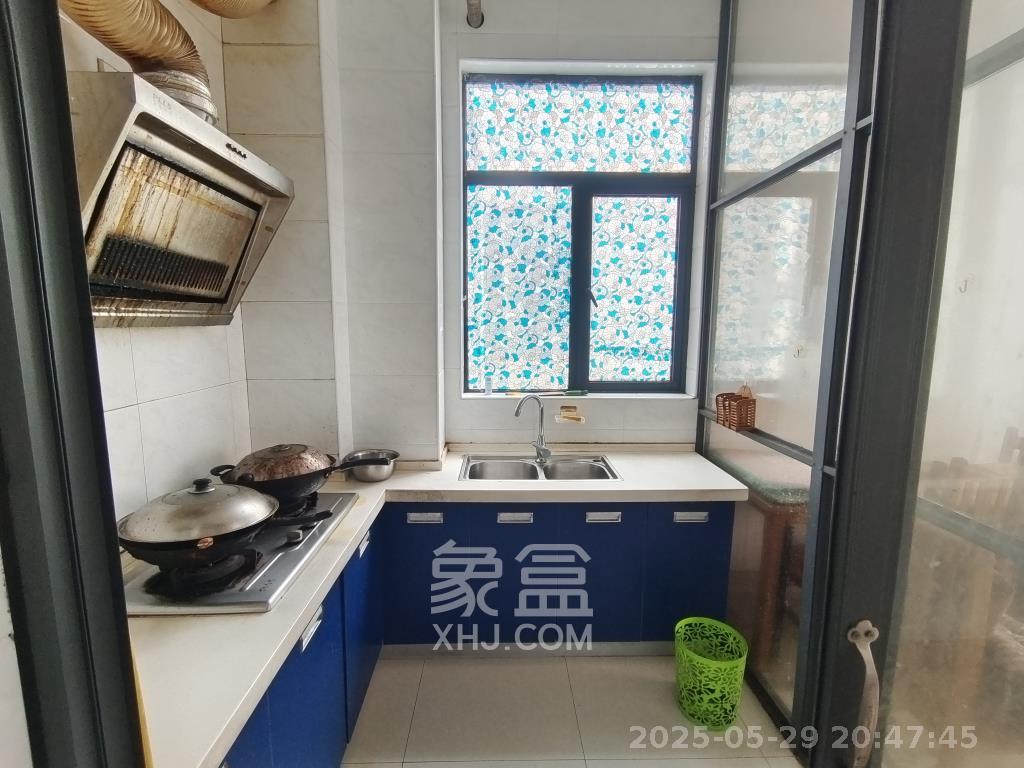 阳光100三期  1室1厅1卫   1700.00元/月室内图