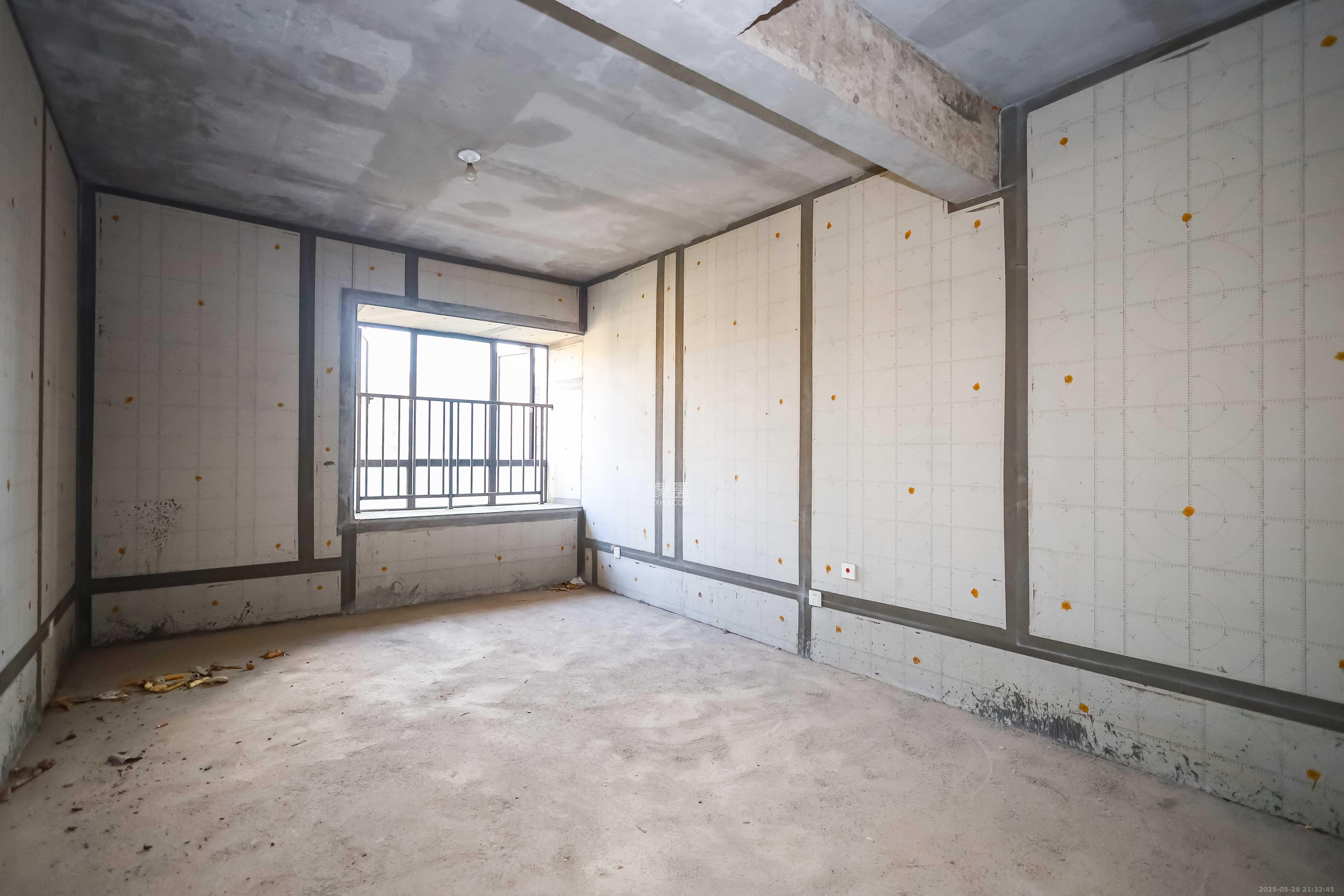 通号岭绣苑 4室2厅2卫 126.0万 通号岭绣苑 4室2厅2卫 126.0万卧室