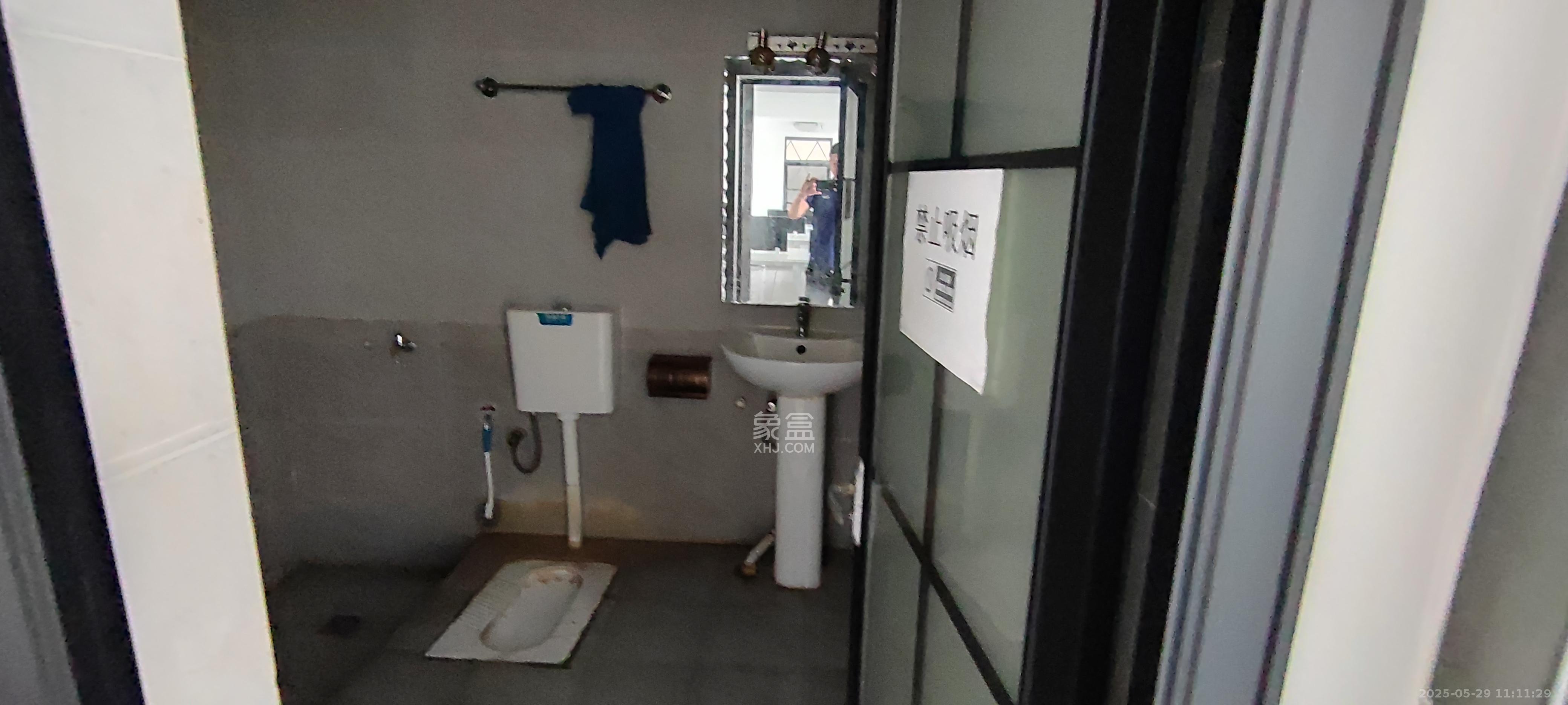 财富港湾(绿领大厦) 2室2厅1卫 4500.0元/月 财富港湾(绿领大厦) 2室2厅1卫 4500.0元/月室内图