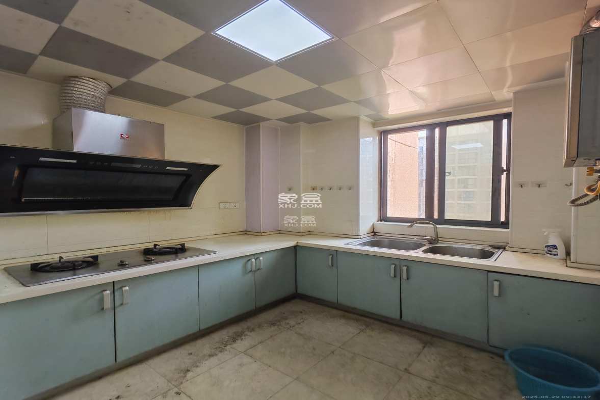 天和家园 3室2厅1卫 2200.0元/月 天和家园 3室2厅1卫 2200.0元/月室内图