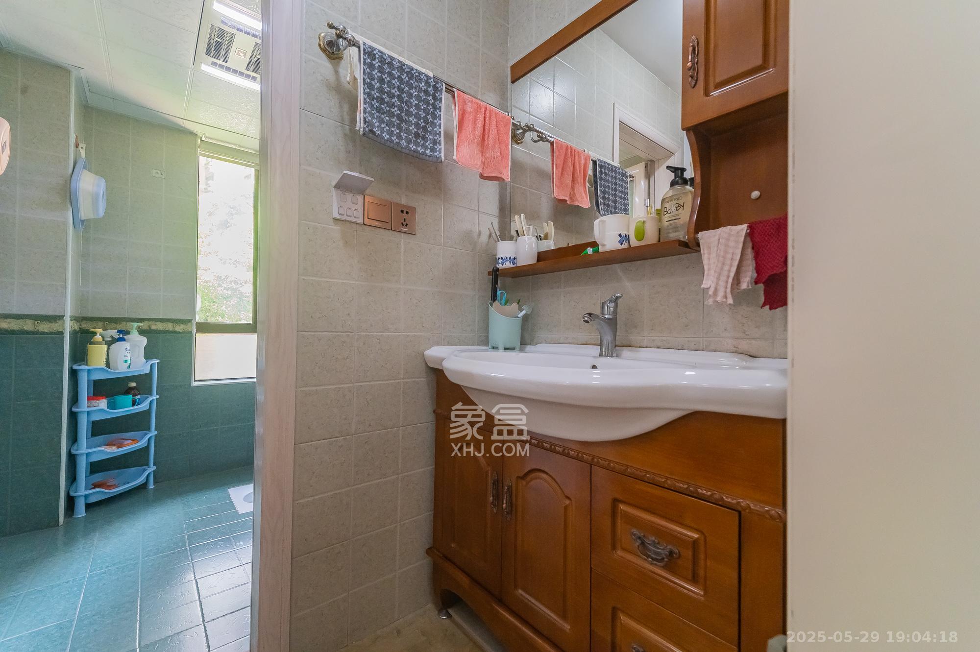 华润凤凰城三期 3室2厅2卫 90.0万 华润凤凰城三期 3室2厅2卫 90.0万卫生间