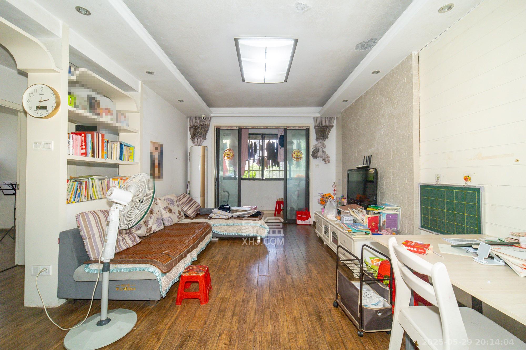 幸福里润城(幸福里二期) 3室2厅1卫 56.0万 幸福里润城(幸福里二期) 3室2厅1卫 56.0万客厅