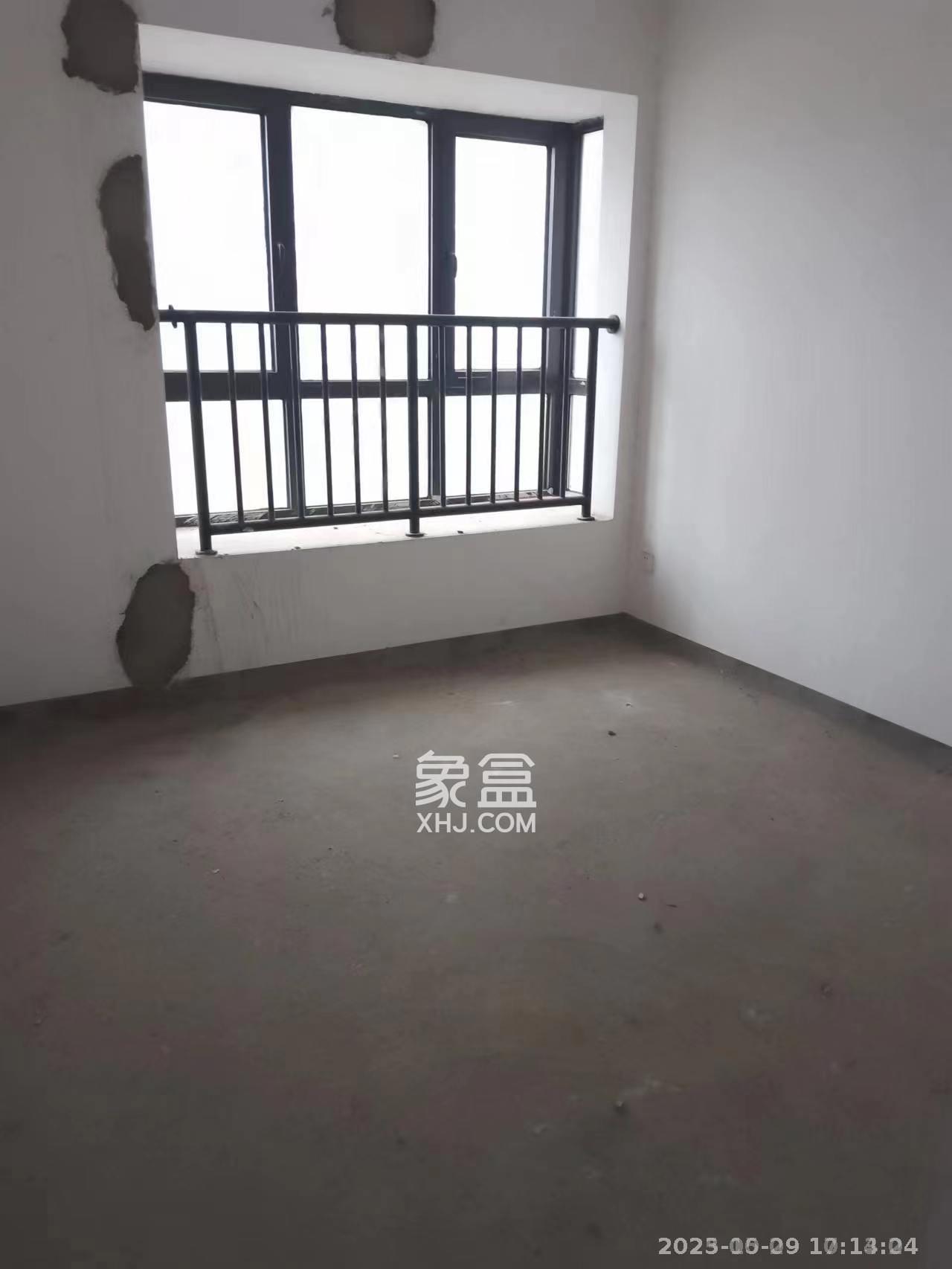 万达华府  4室2厅2卫   80.80万其他
