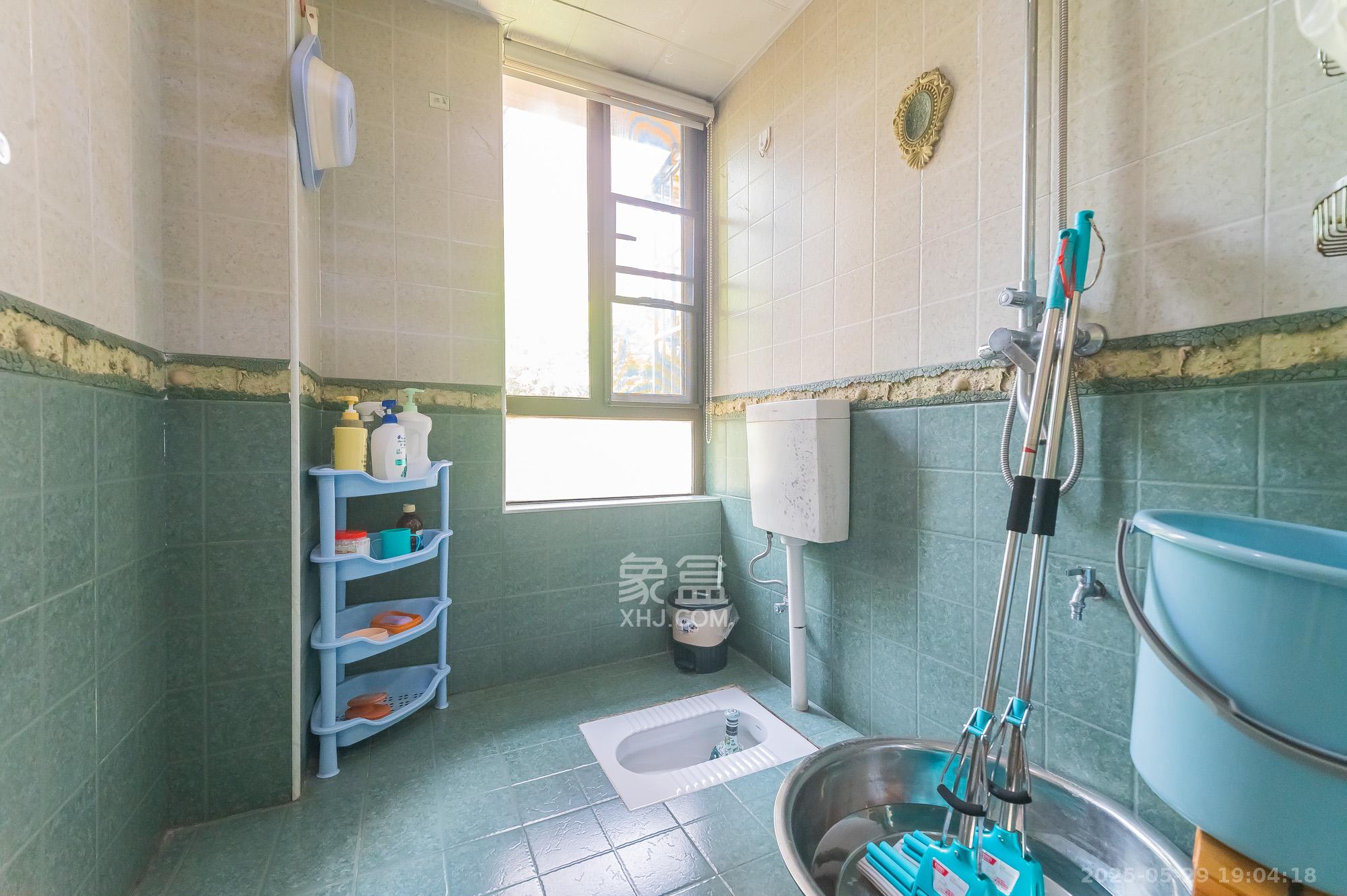 华润凤凰城三期 3室2厅2卫 90.0万 华润凤凰城三期 3室2厅2卫 90.0万卫生间