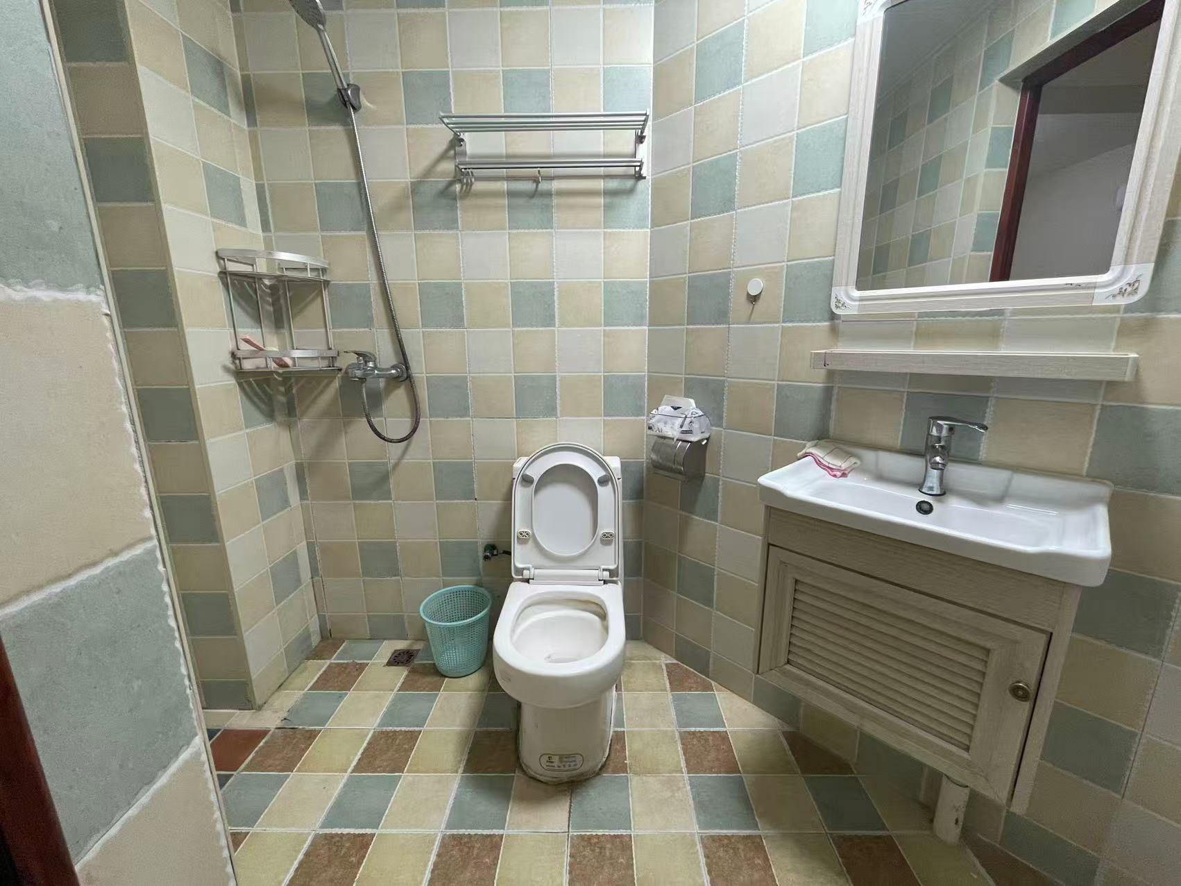 庐山一号  1室1厅1卫    28.0万 庐山一号  1室1厅1卫    28.0万室内图