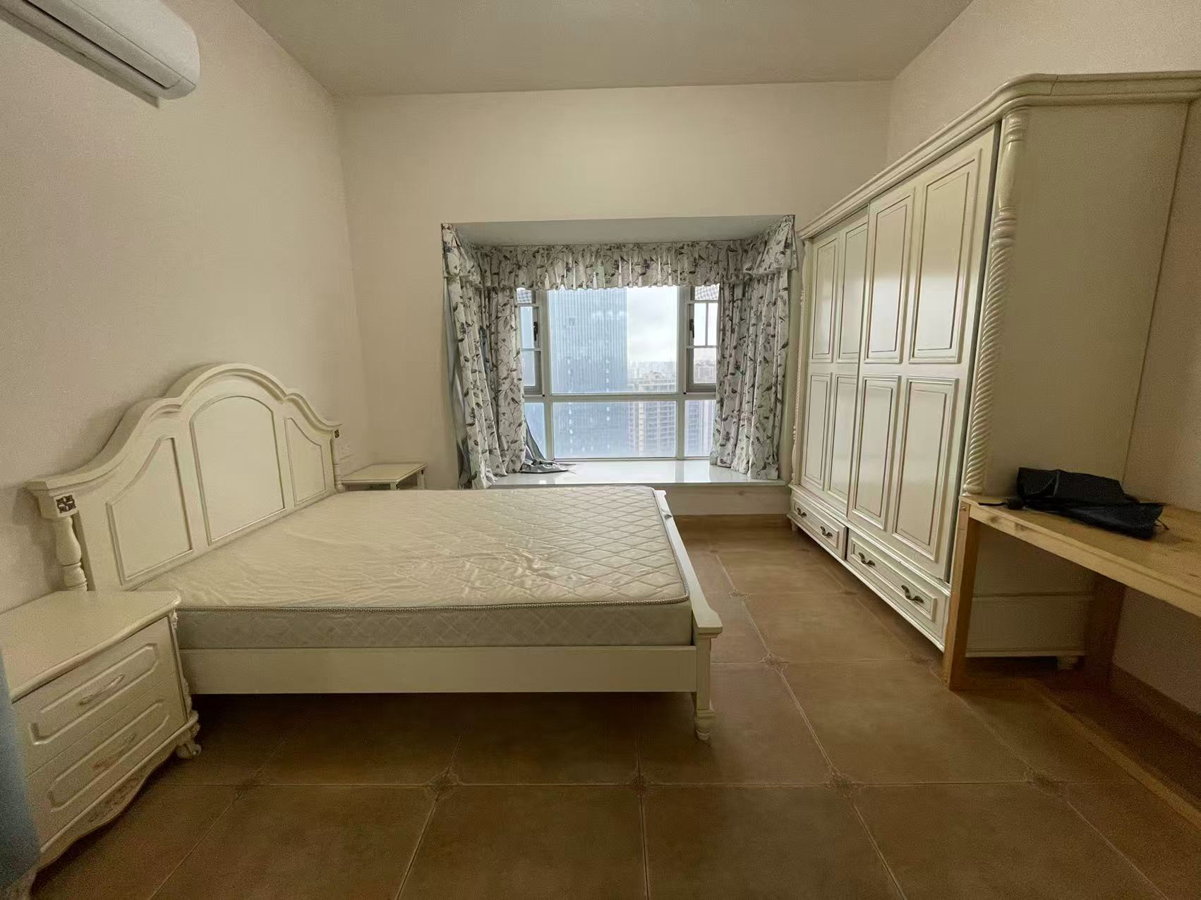 庐山一号  1室1厅1卫    28.0万 庐山一号  1室1厅1卫    28.0万室内图