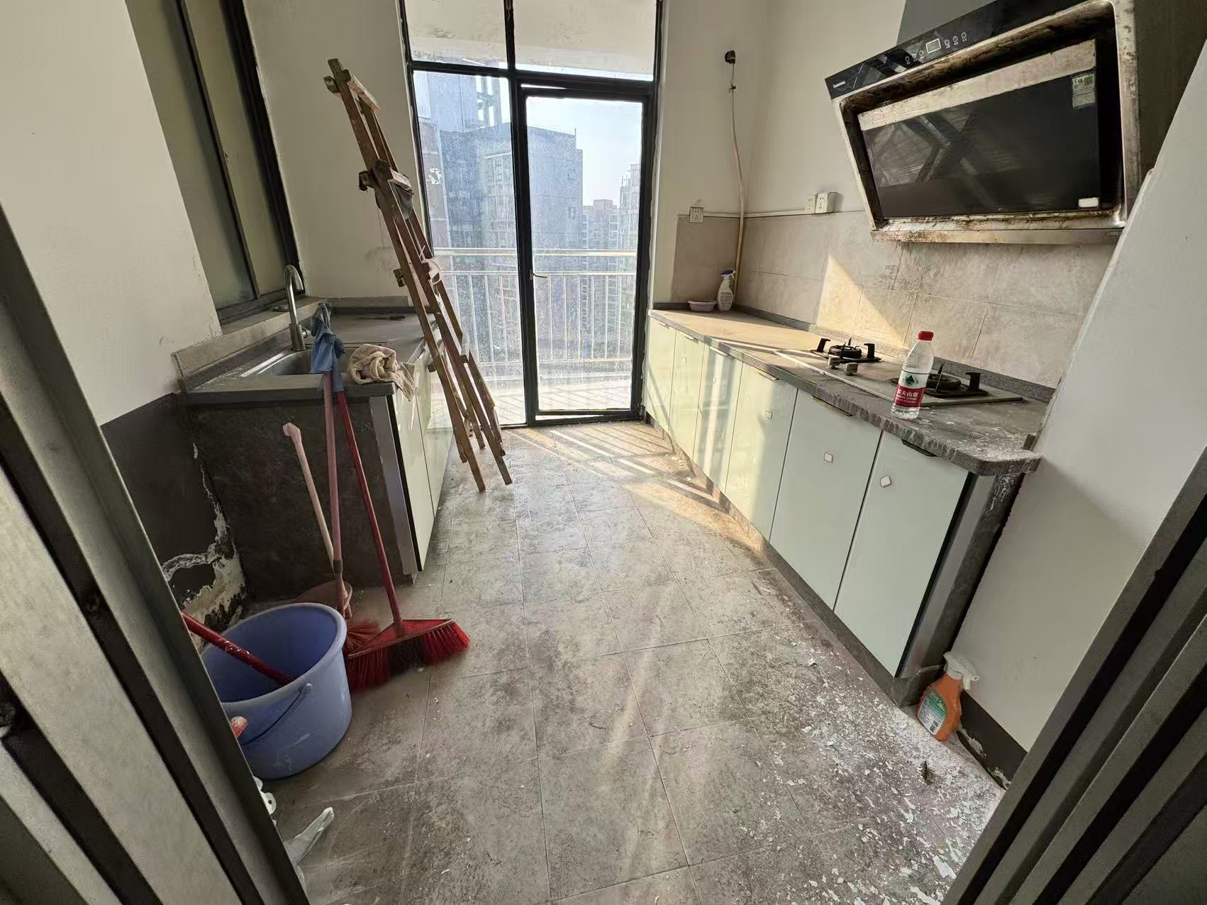 城市风景  5室2厅2卫    100.0万 城市风景  5室2厅2卫    100.0万室内图