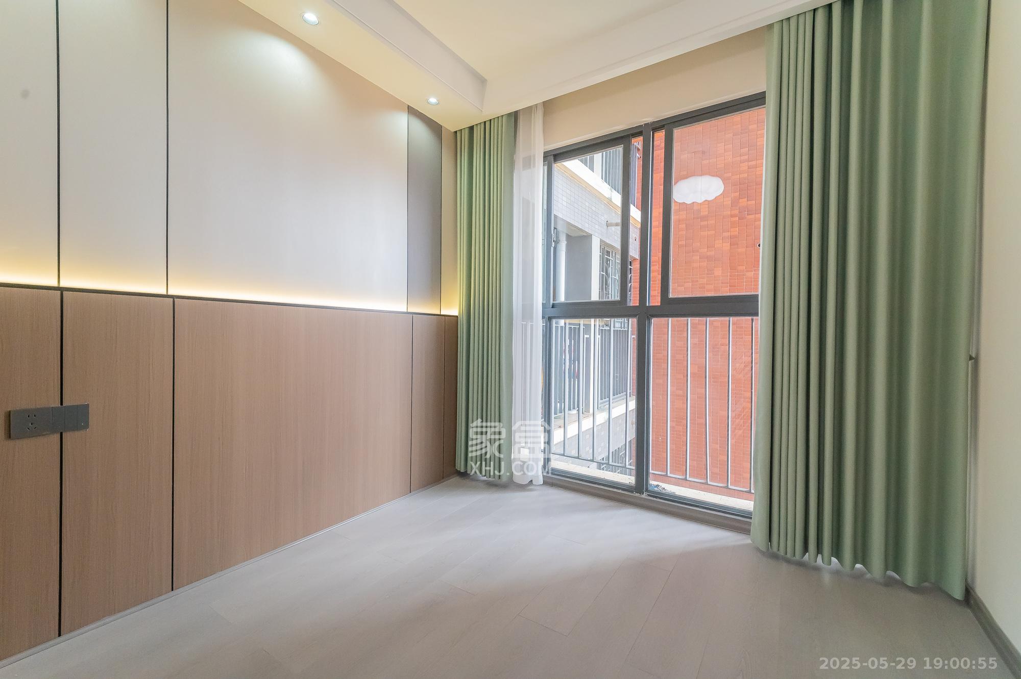 华润凤凰城二期 3室2厅2卫 89.8万 华润凤凰城二期 3室2厅2卫 89.8万卧室