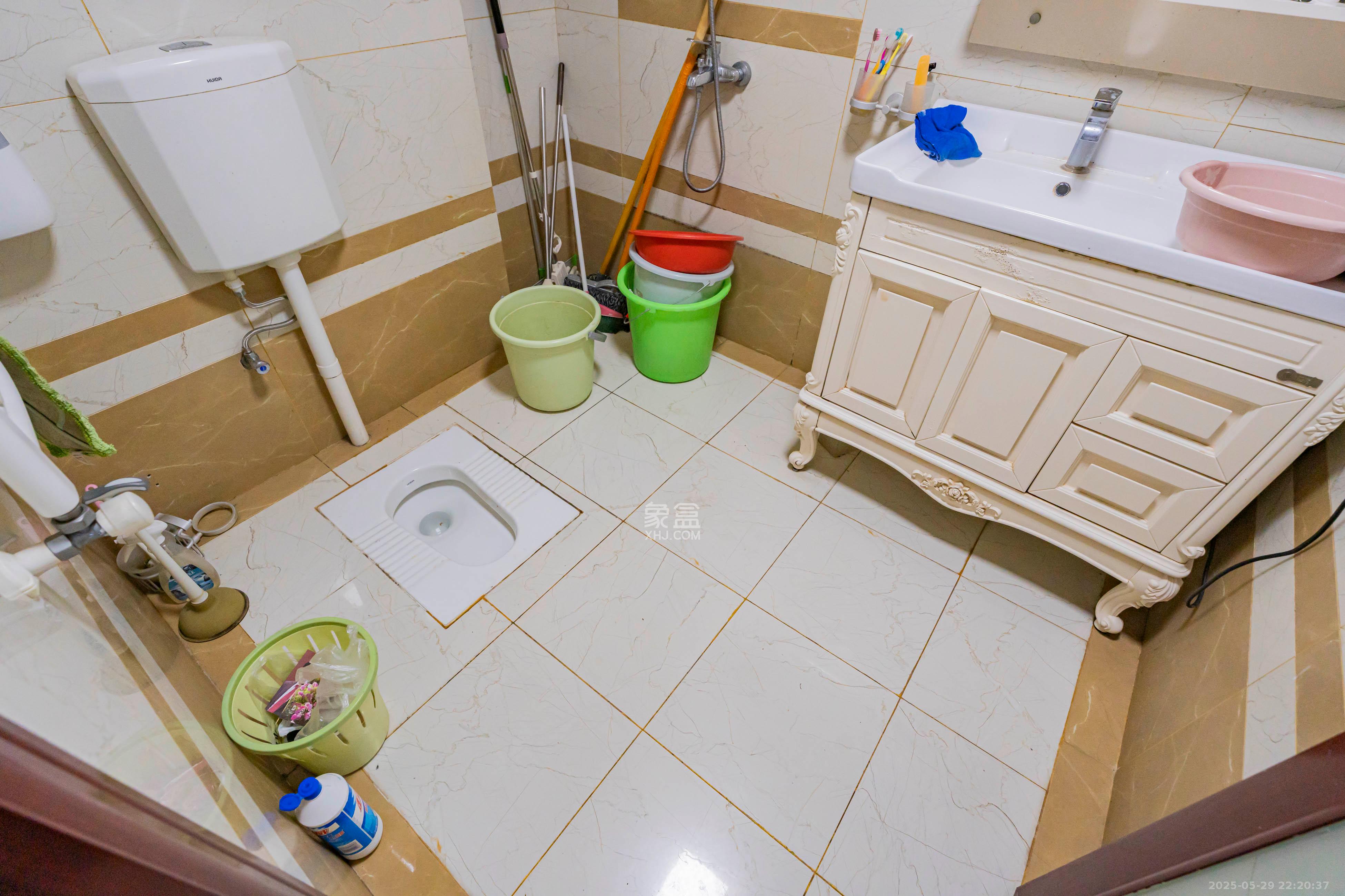 复地崑玉国际一期 4室2厅2卫 338.0万 复地崑玉国际一期 4室2厅2卫 338.0万卫生间