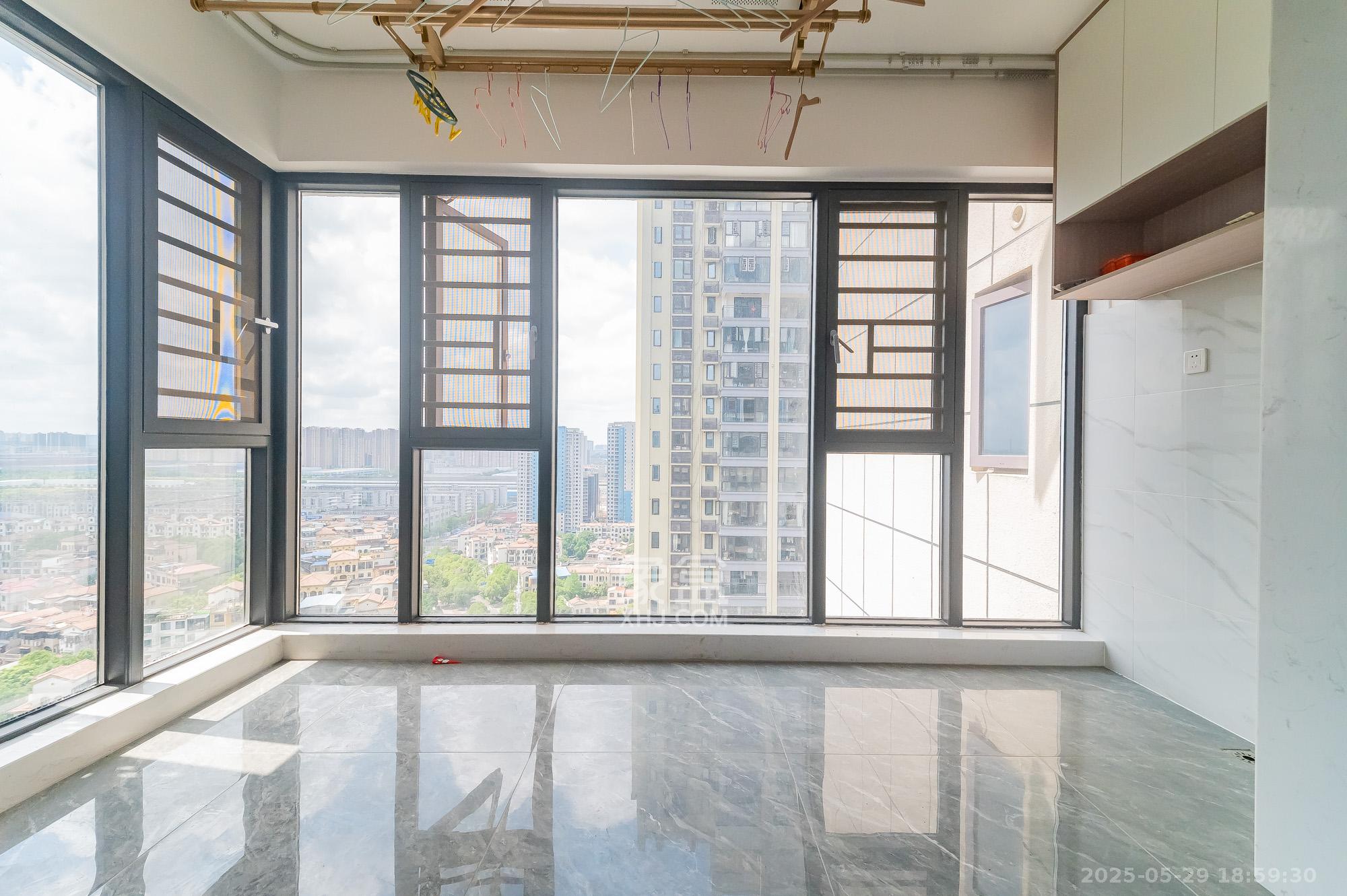 尚鑫海悦(新长海尚海城) 4室2厅2卫 90.8万 尚鑫海悦(新长海尚海城) 4室2厅2卫 90.8万阳台