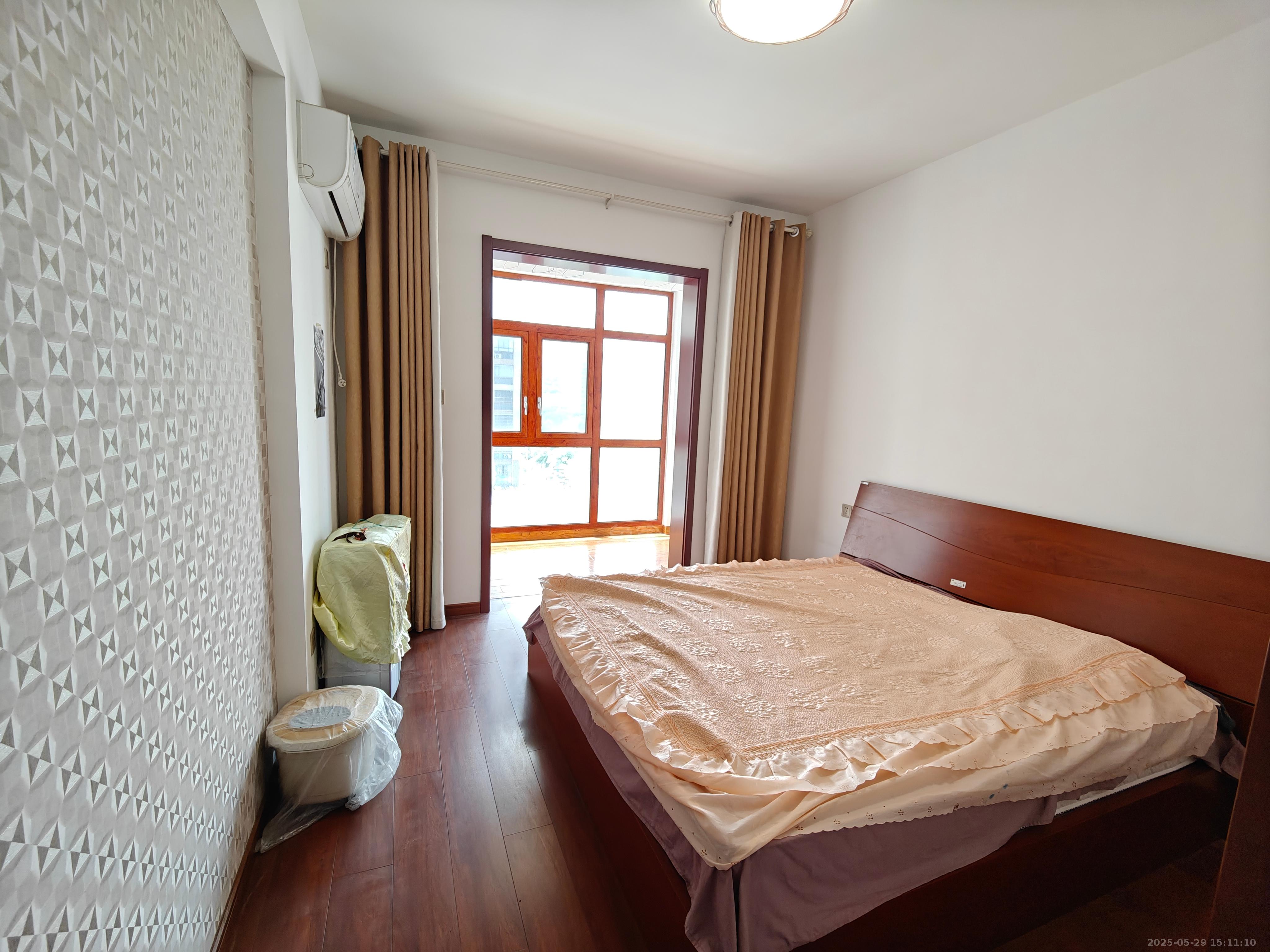 湖景名城  2室2厅1卫   1700.00元/月室内图