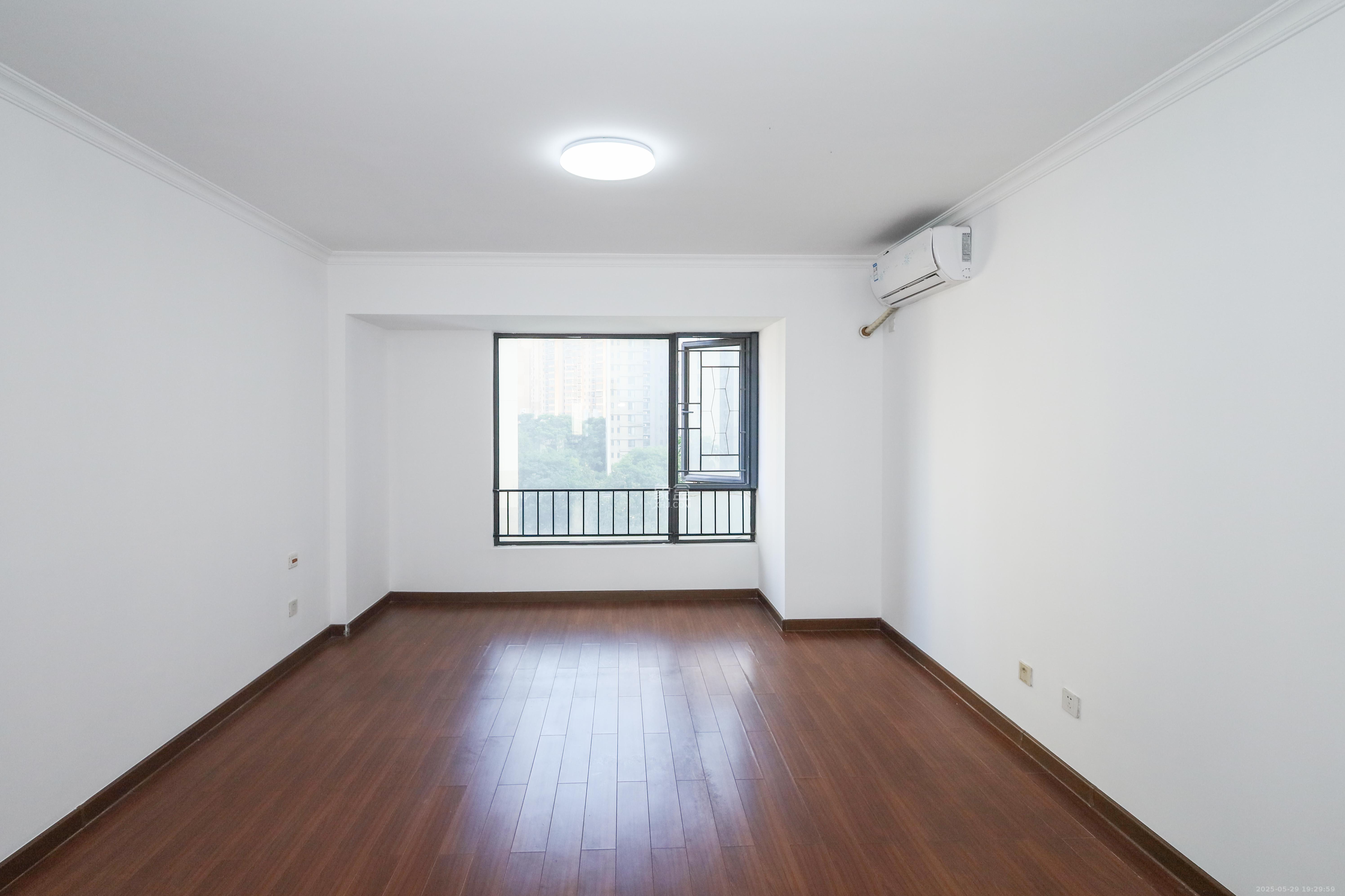 万科城市花园  3室2厅2卫    98.8万 万科城市花园  3室2厅2卫    98.8万卧室