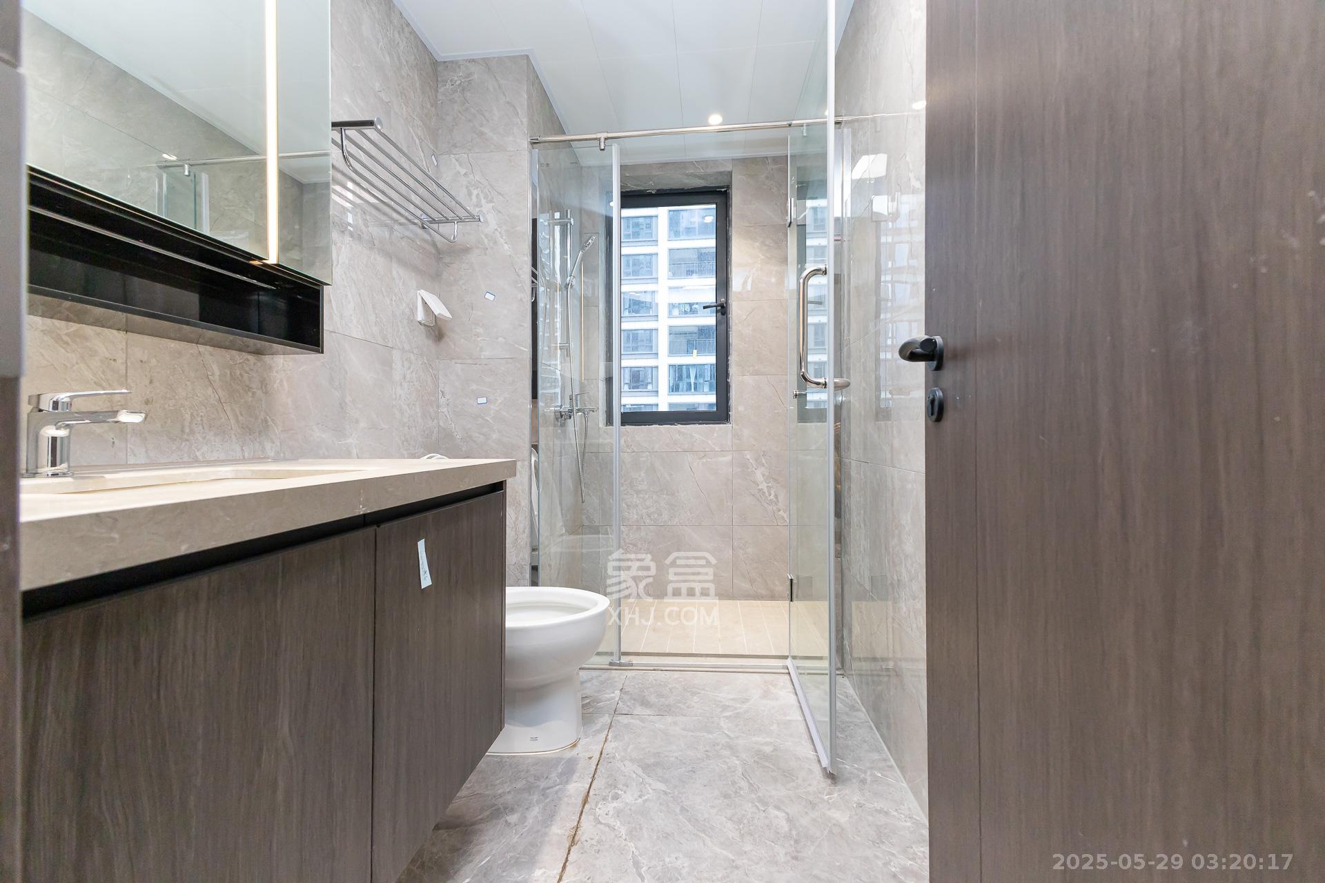 越秀湘江星汇城三期 4室2厅3卫 248.0万 越秀湘江星汇城三期 4室2厅3卫 248.0万卫生间