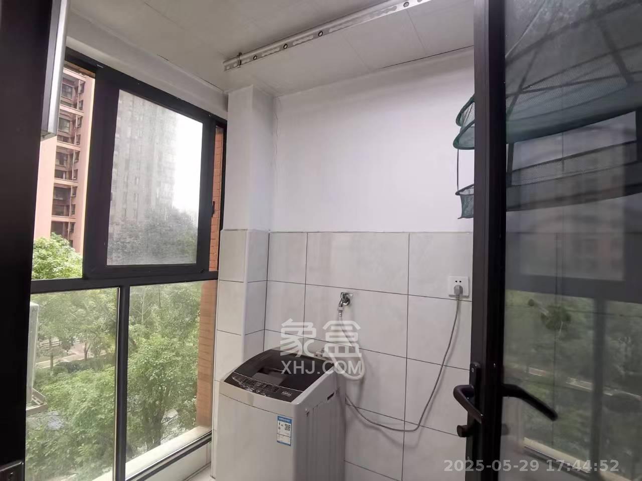 三一街区  3室2厅1卫   1600.00元/月室内图