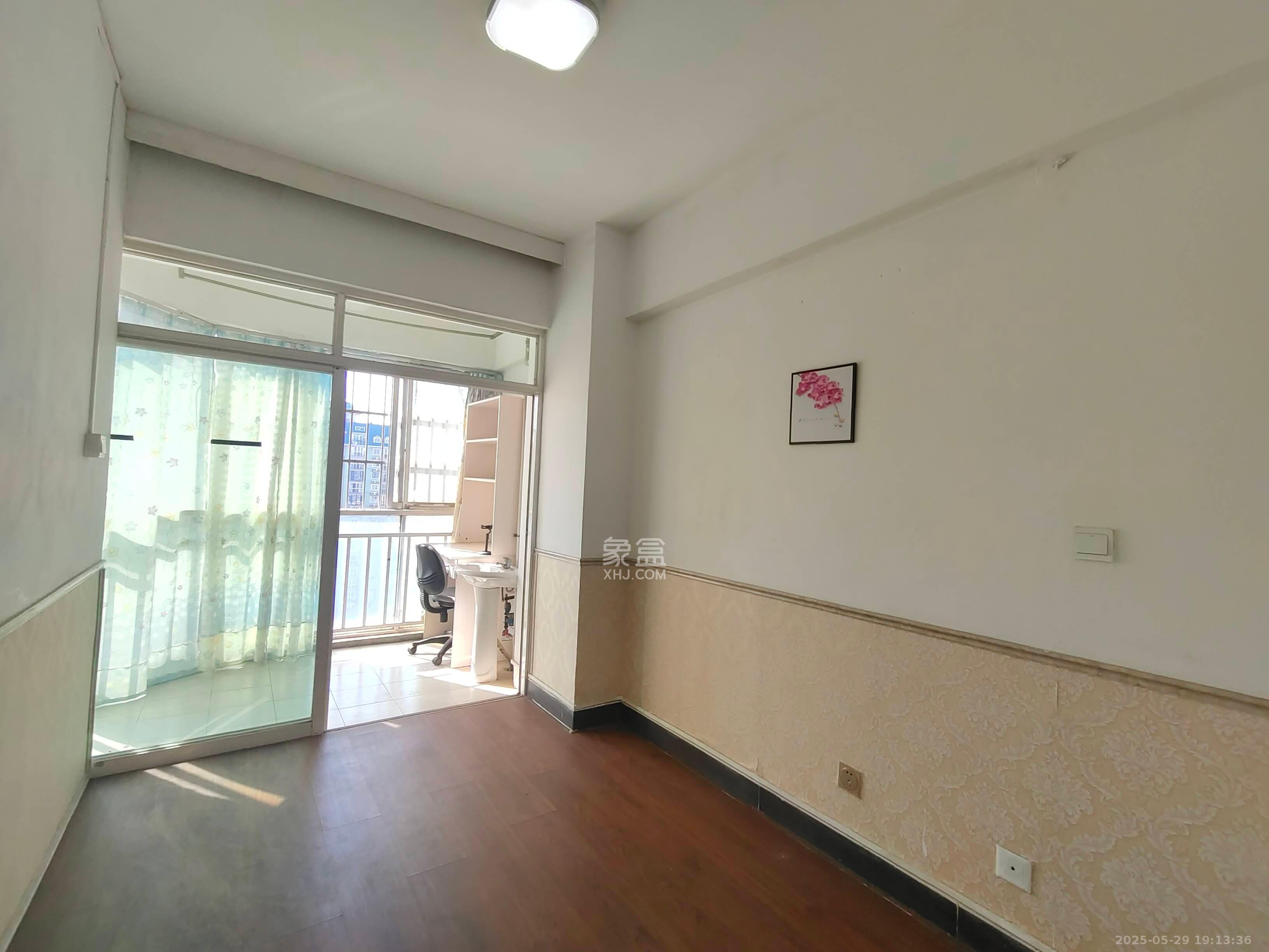 朝阳银座  3室1厅1卫   2700.00元/月室内图
