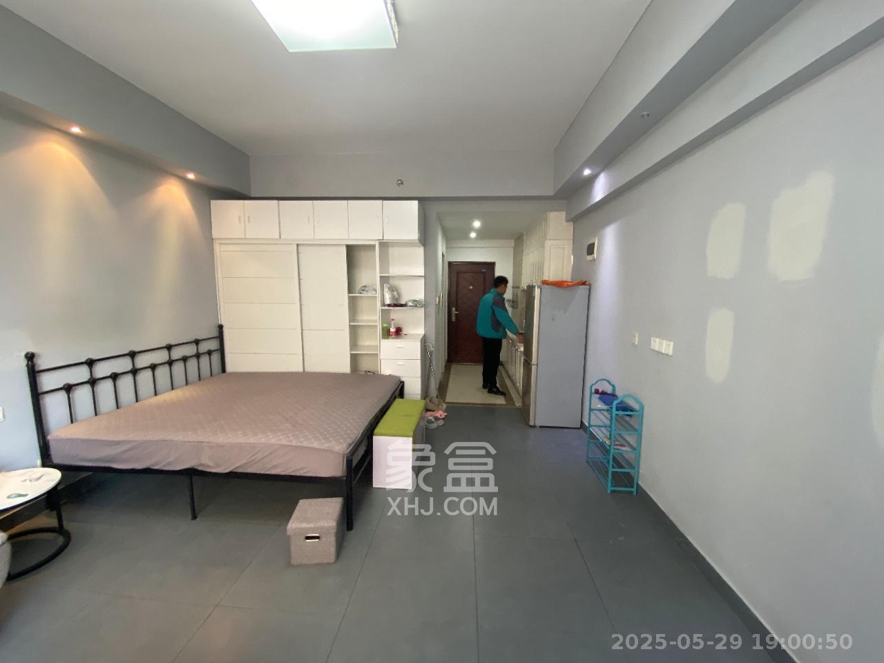 嘉斯茂购物广场(国中星城) 1室1厅1卫 1600.0元/月 嘉斯茂购物广场(国中星城) 1室1厅1卫 1600.0元/月室内图