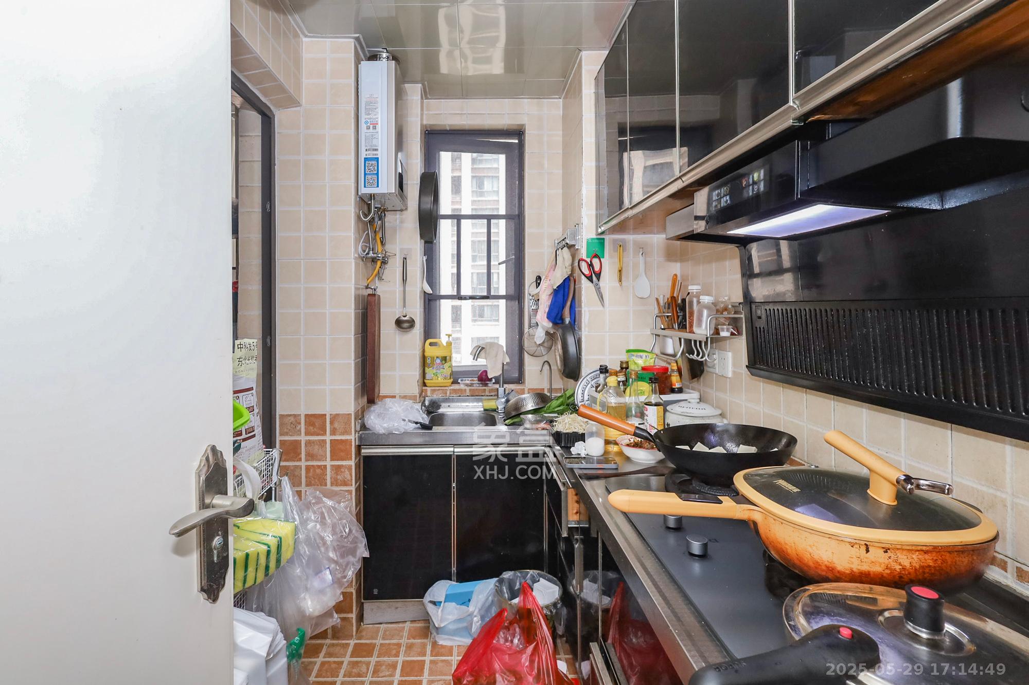 旭辉藏郡(藏郡、旭湘华府) 2室1厅1卫 176.0万 旭辉藏郡(藏郡、旭湘华府) 2室1厅1卫 176.0万厨房