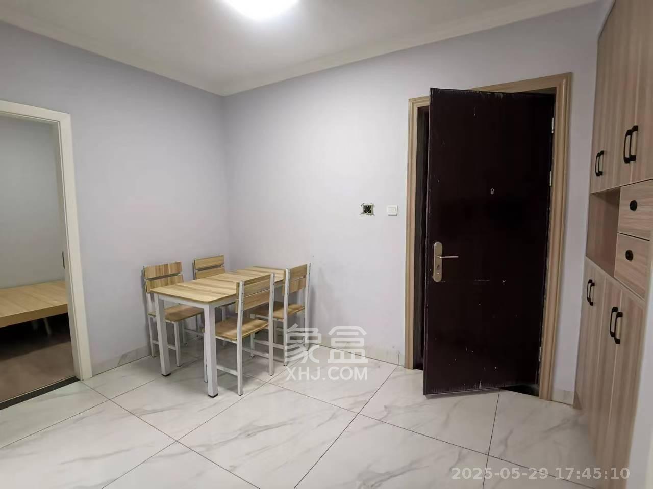 三一街区  3室2厅1卫   1600.00元/月室内图
