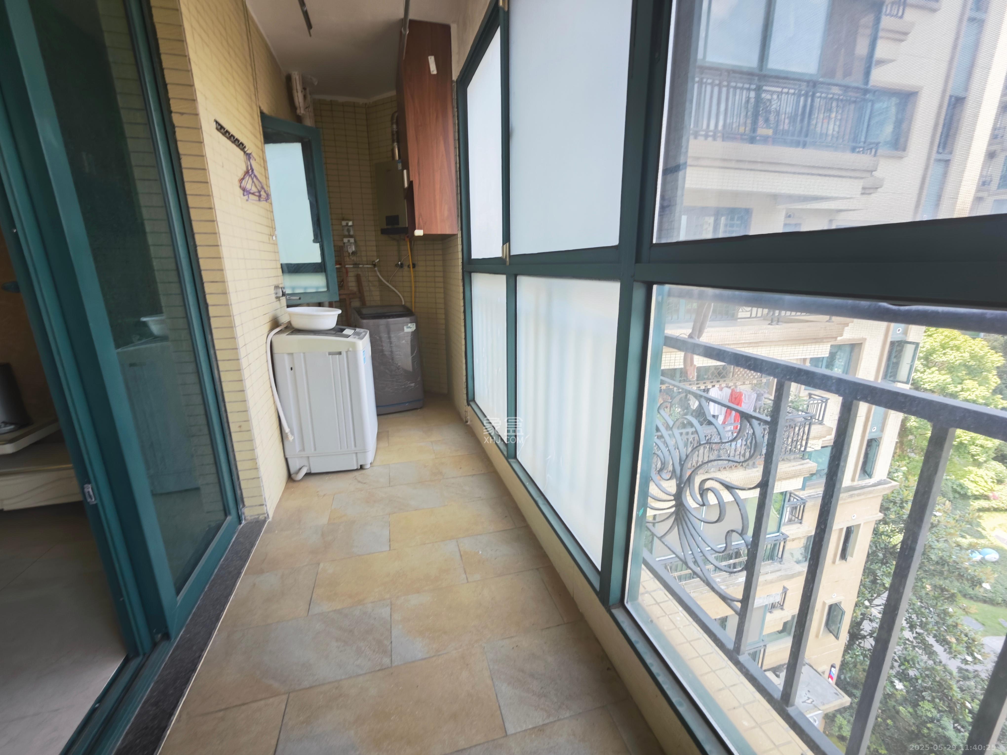 恒大翡翠华庭 3室2厅2卫 2200.0元/月 恒大翡翠华庭 3室2厅2卫 2200.0元/月室内图