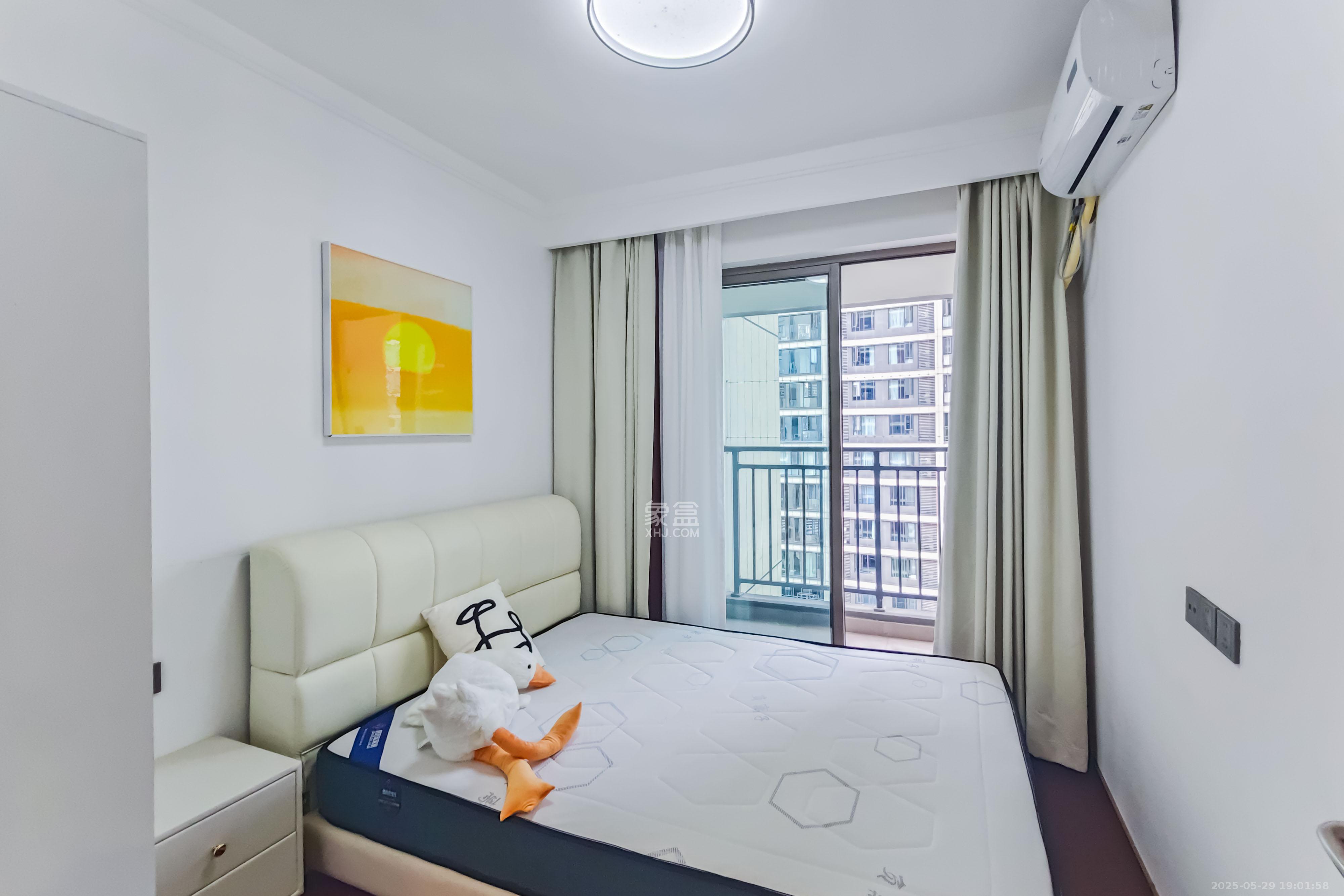 旭辉雨花郡  4室2厅2卫    190.0万卧室