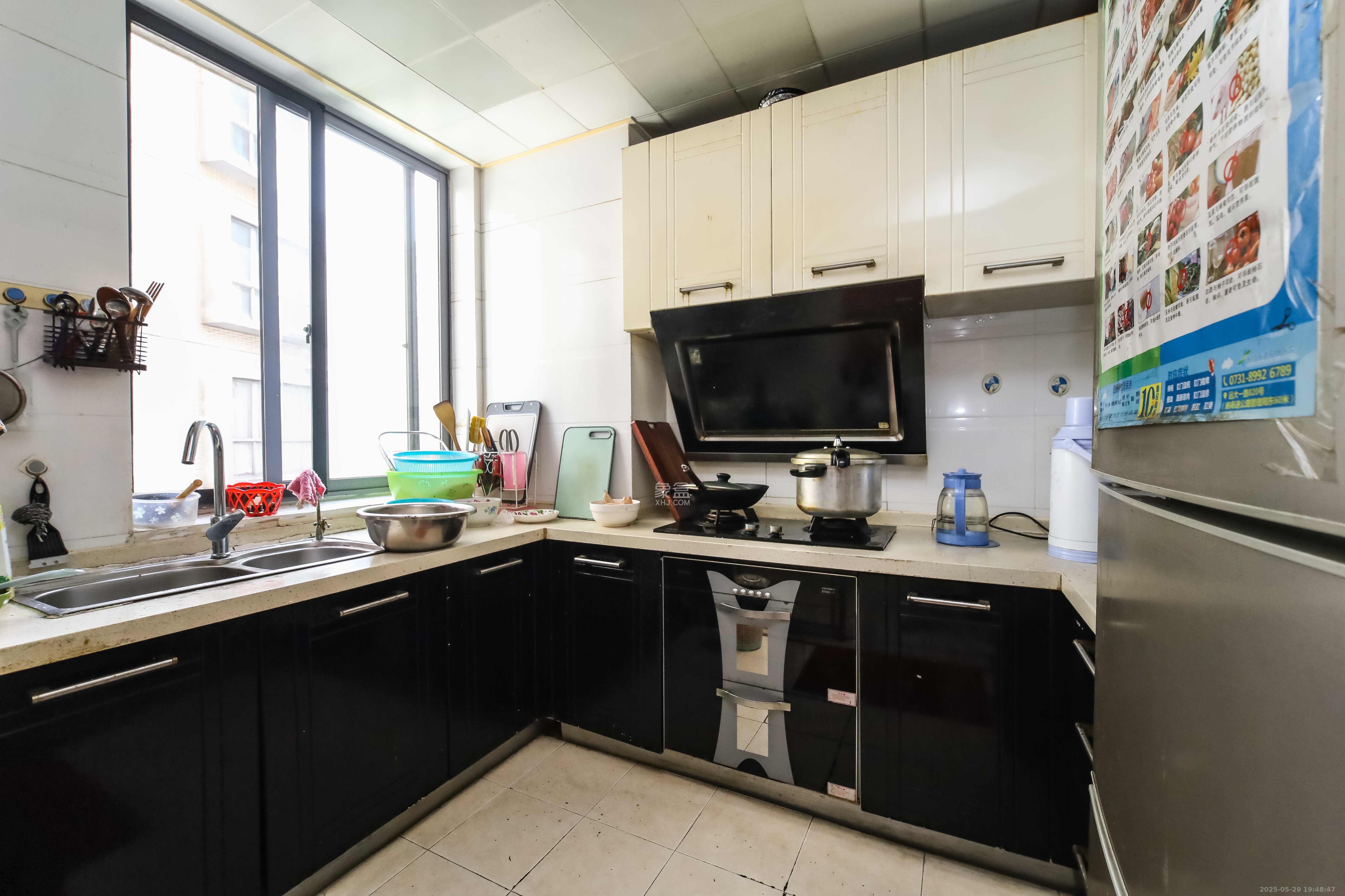 银港水晶城 4室2厅2卫 120.0万 银港水晶城 4室2厅2卫 120.0万厨房