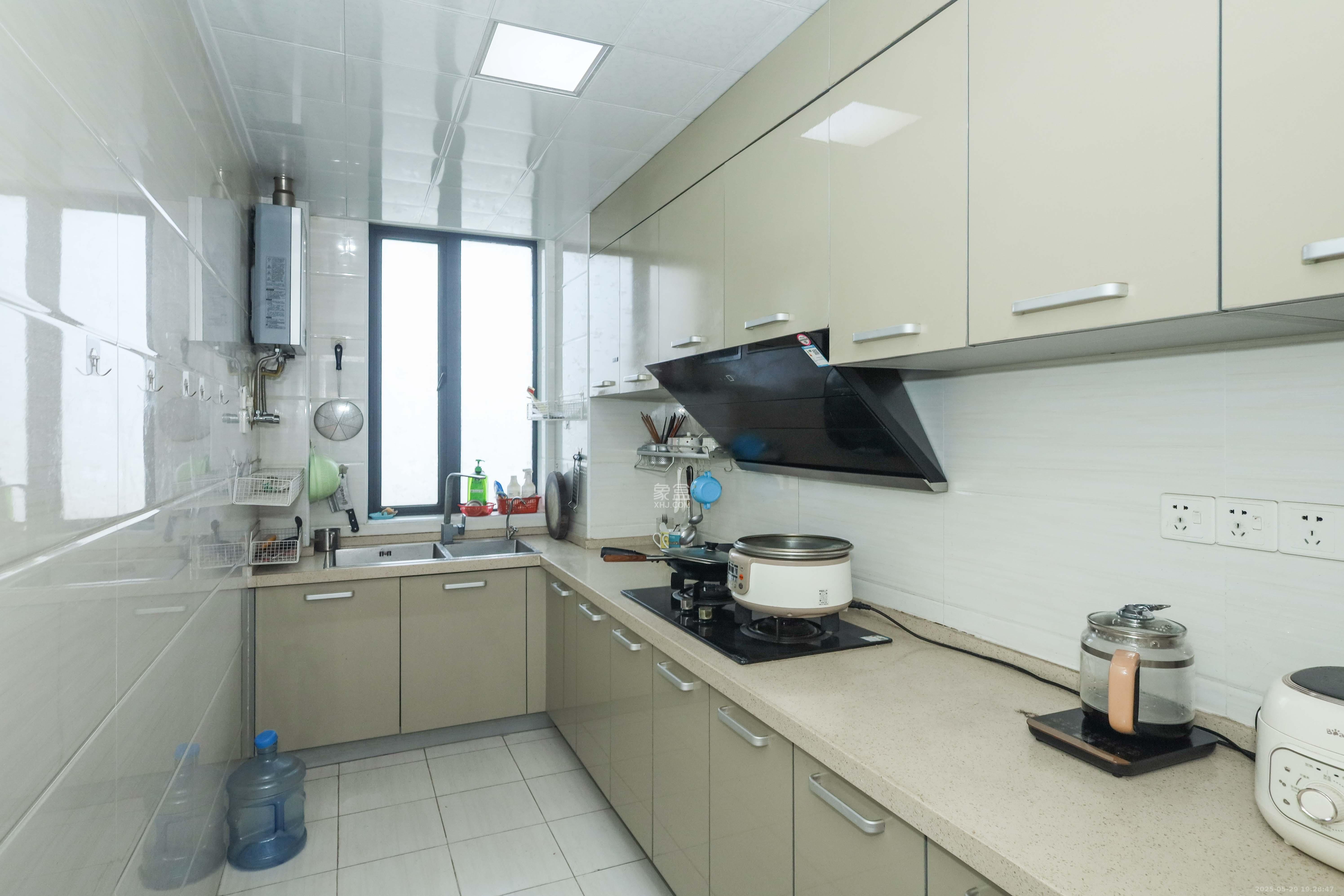 润芳园 4室2厅2卫 120.0万 润芳园 4室2厅2卫 120.0万厨房