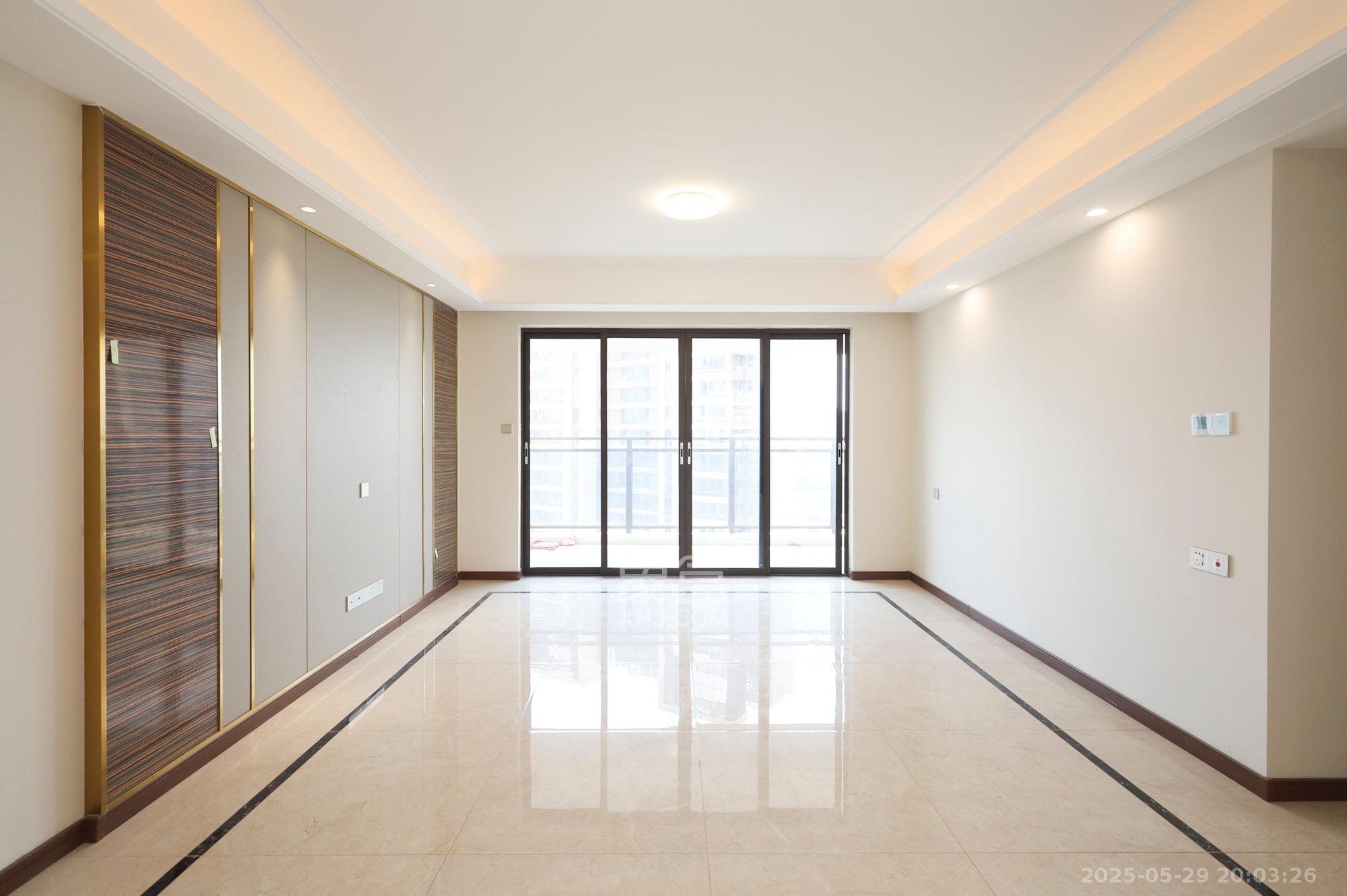 中欣楚天御府E区 4室2厅2卫 155.0万 中欣楚天御府E区 4室2厅2卫 155.0万客厅