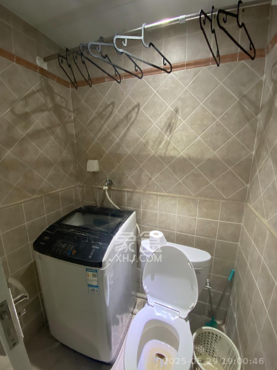 嘉斯茂购物广场(国中星城) 1室1厅1卫 1600.0元/月 嘉斯茂购物广场(国中星城) 1室1厅1卫 1600.0元/月室内图