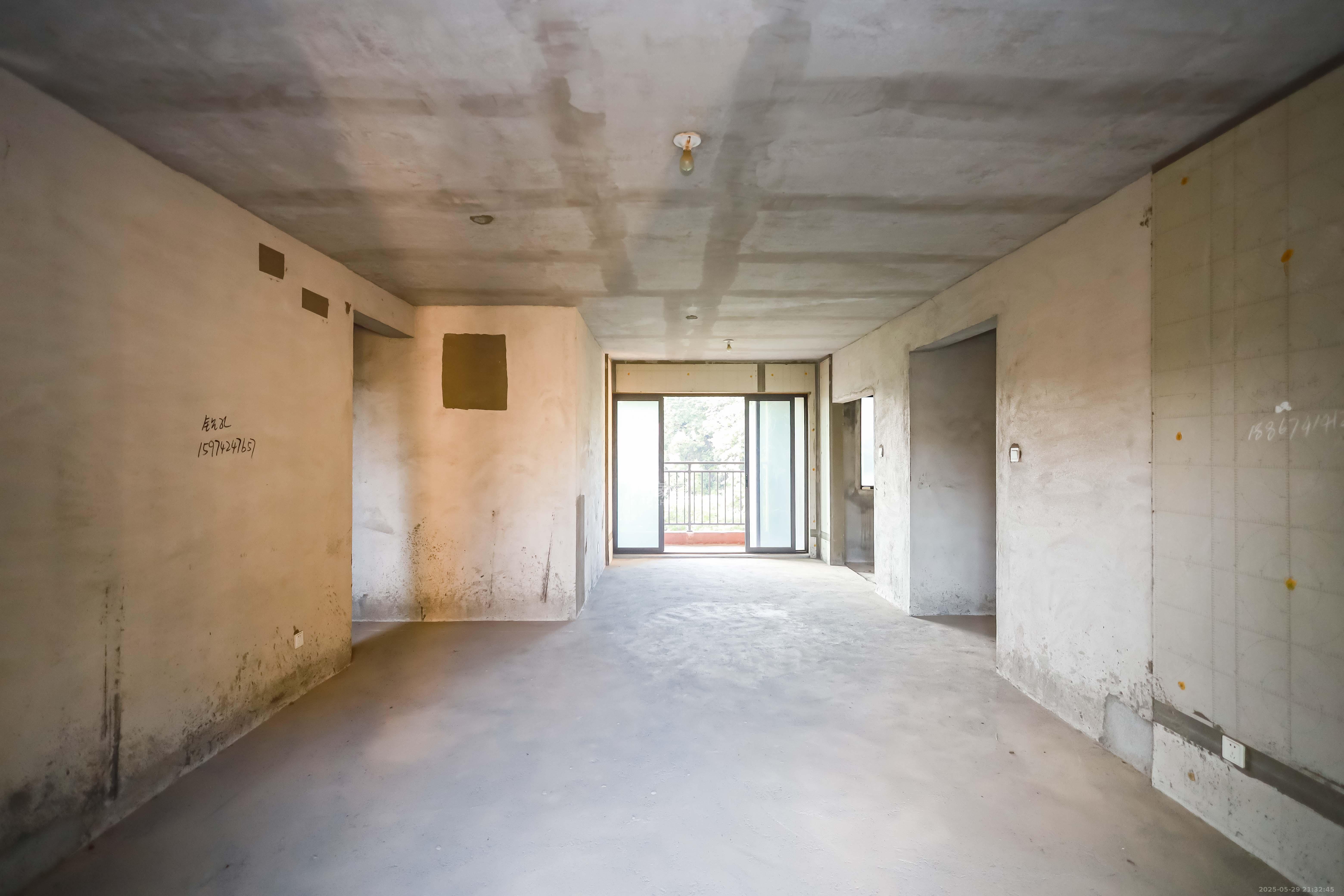 通号岭绣苑 4室2厅2卫 126.0万 通号岭绣苑 4室2厅2卫 126.0万客厅