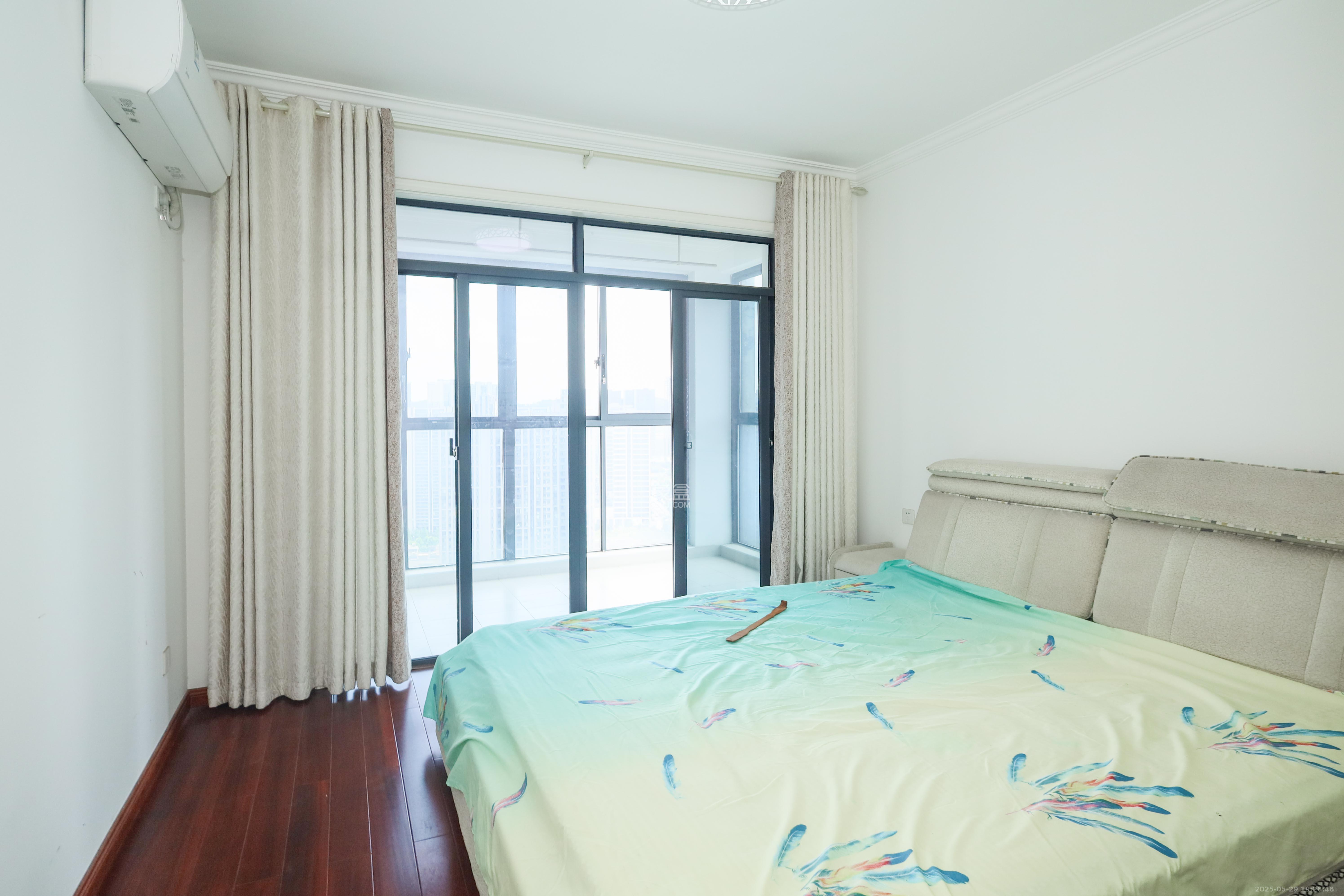 润芳园 4室2厅2卫 120.0万 润芳园 4室2厅2卫 120.0万卧室