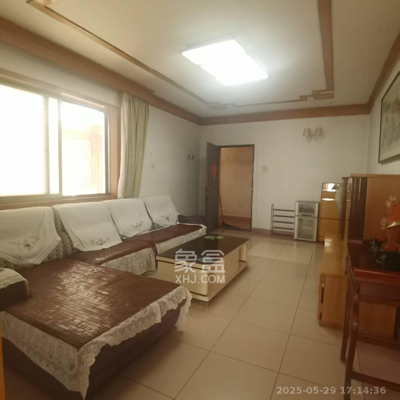 八一桥工商银行家属楼  2室1厅1卫   2600.00元/月