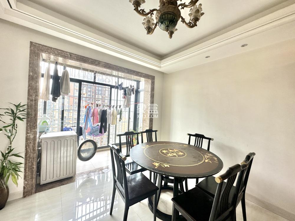 昌茂城邦  4室2厅2卫    237.0万 昌茂城邦  4室2厅2卫    237.0万室内图