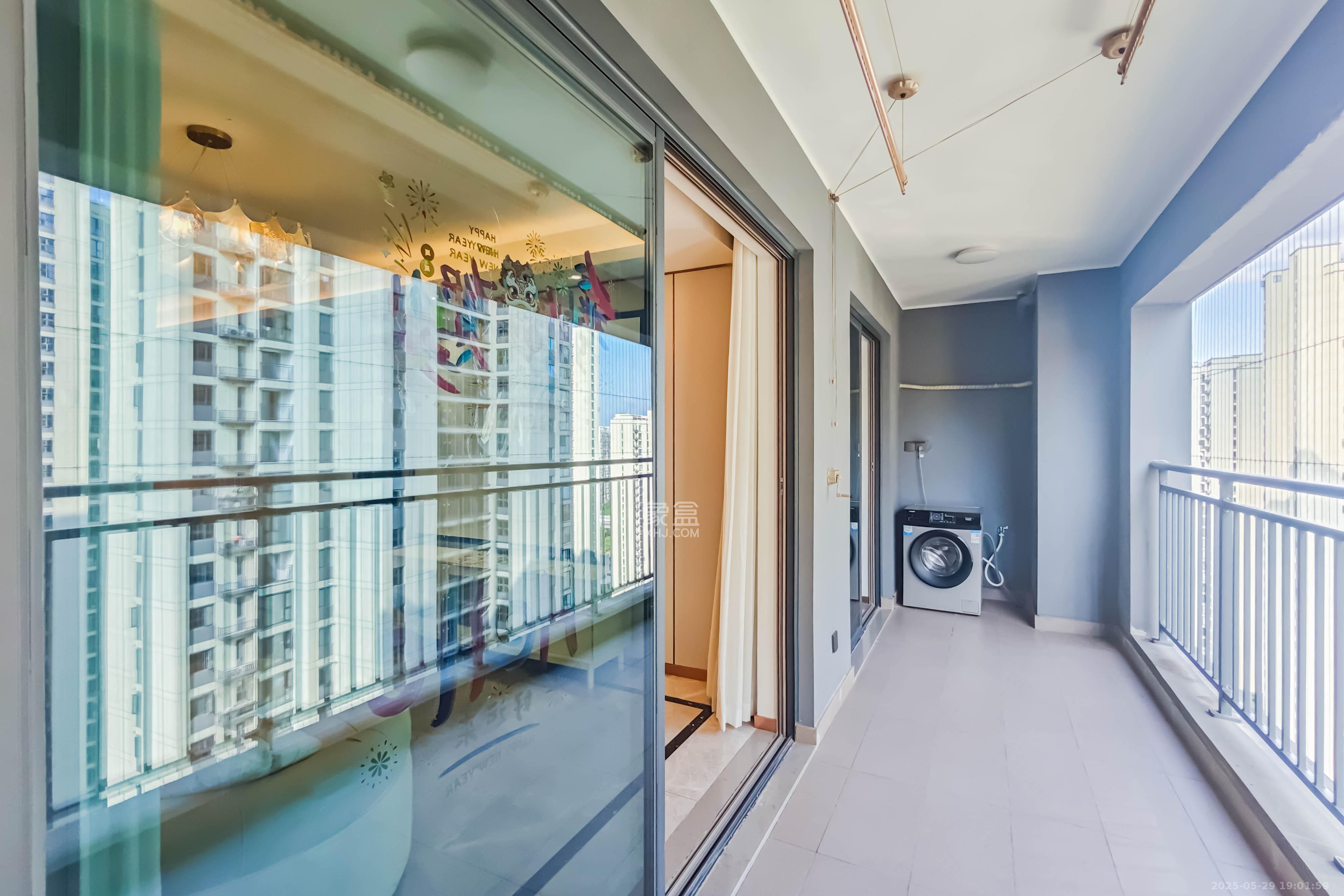 旭辉雨花郡  4室2厅2卫    190.0万阳台