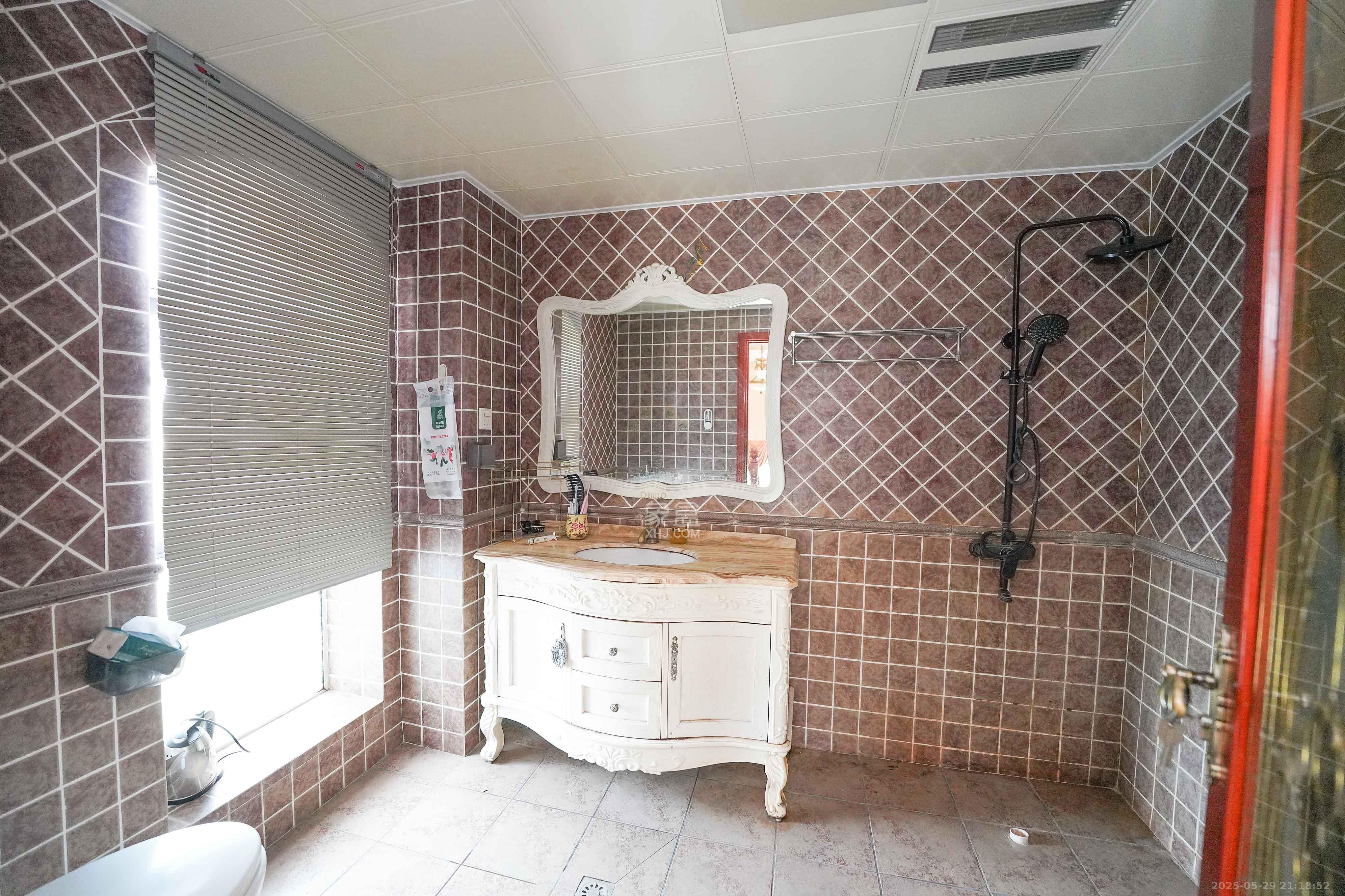 格兰小镇  5室2厅3卫    448.0万 格兰小镇  5室2厅3卫    448.0万卫生间