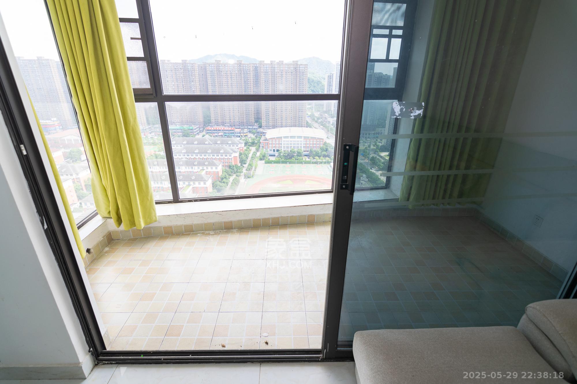 三润城(三润星城) 3室2厅2卫 78.0万 三润城(三润星城) 3室2厅2卫 78.0万阳台