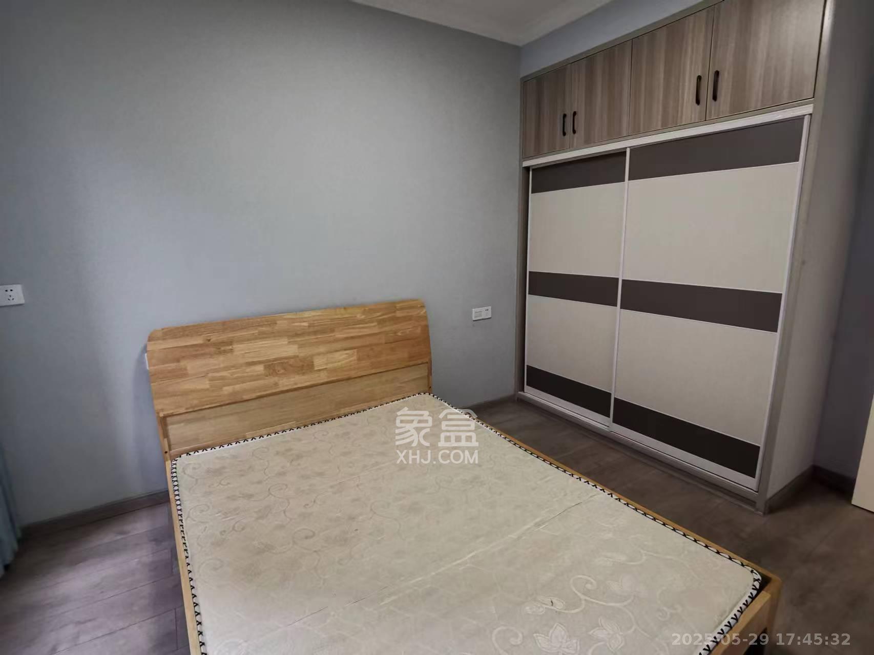 三一街区  3室2厅1卫   1600.00元/月室内图