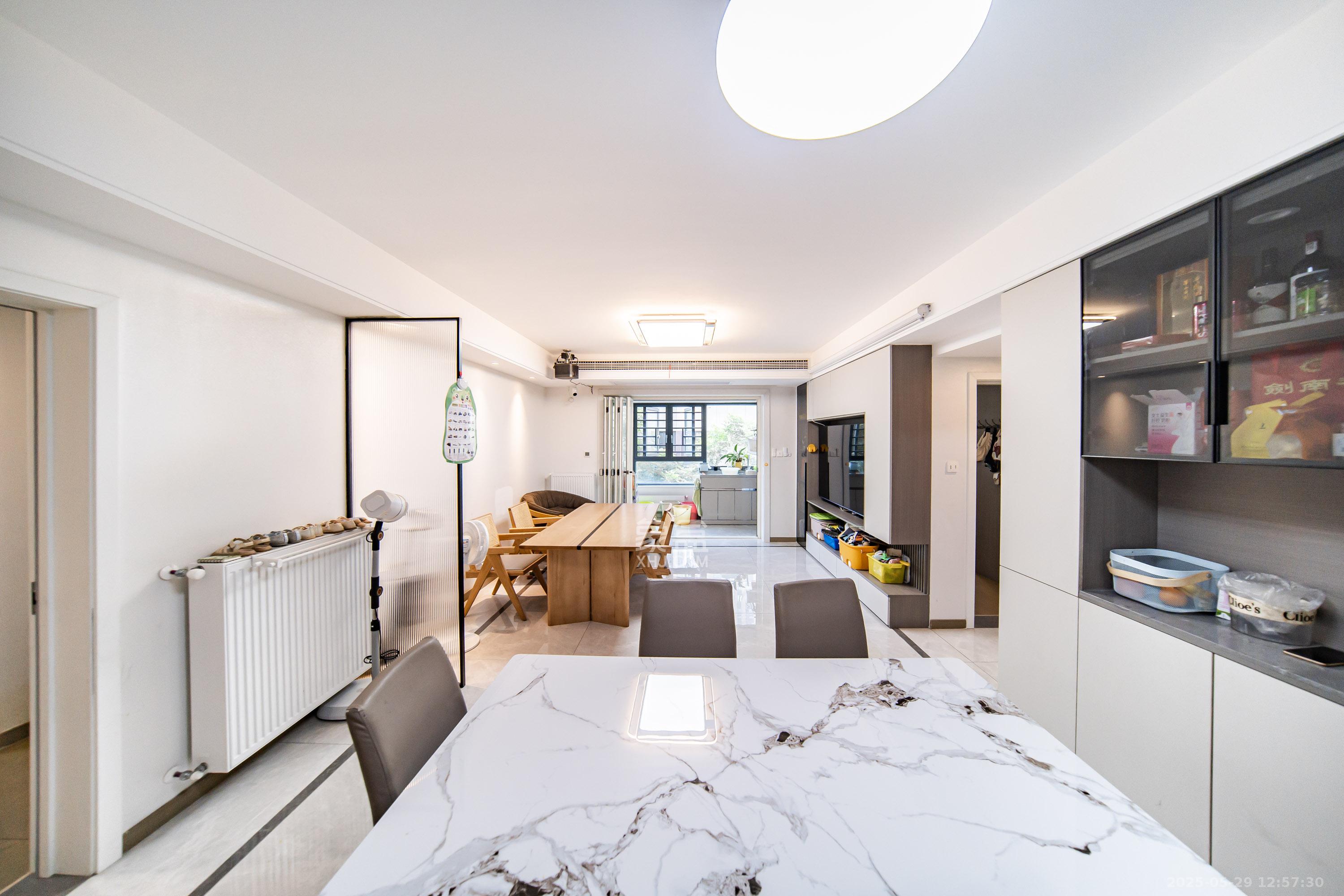 城发恒伟星雅韵(恒伟星辉苑)  4室2厅2卫    202.0万 城发恒伟星雅韵(恒伟星辉苑)  4室2厅2卫    202.0万客厅