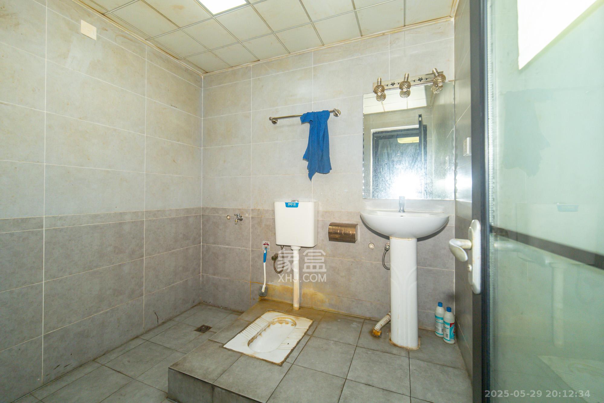 财富港湾(绿领大厦) 2室2厅1卫 75.0万 财富港湾(绿领大厦) 2室2厅1卫 75.0万卫生间