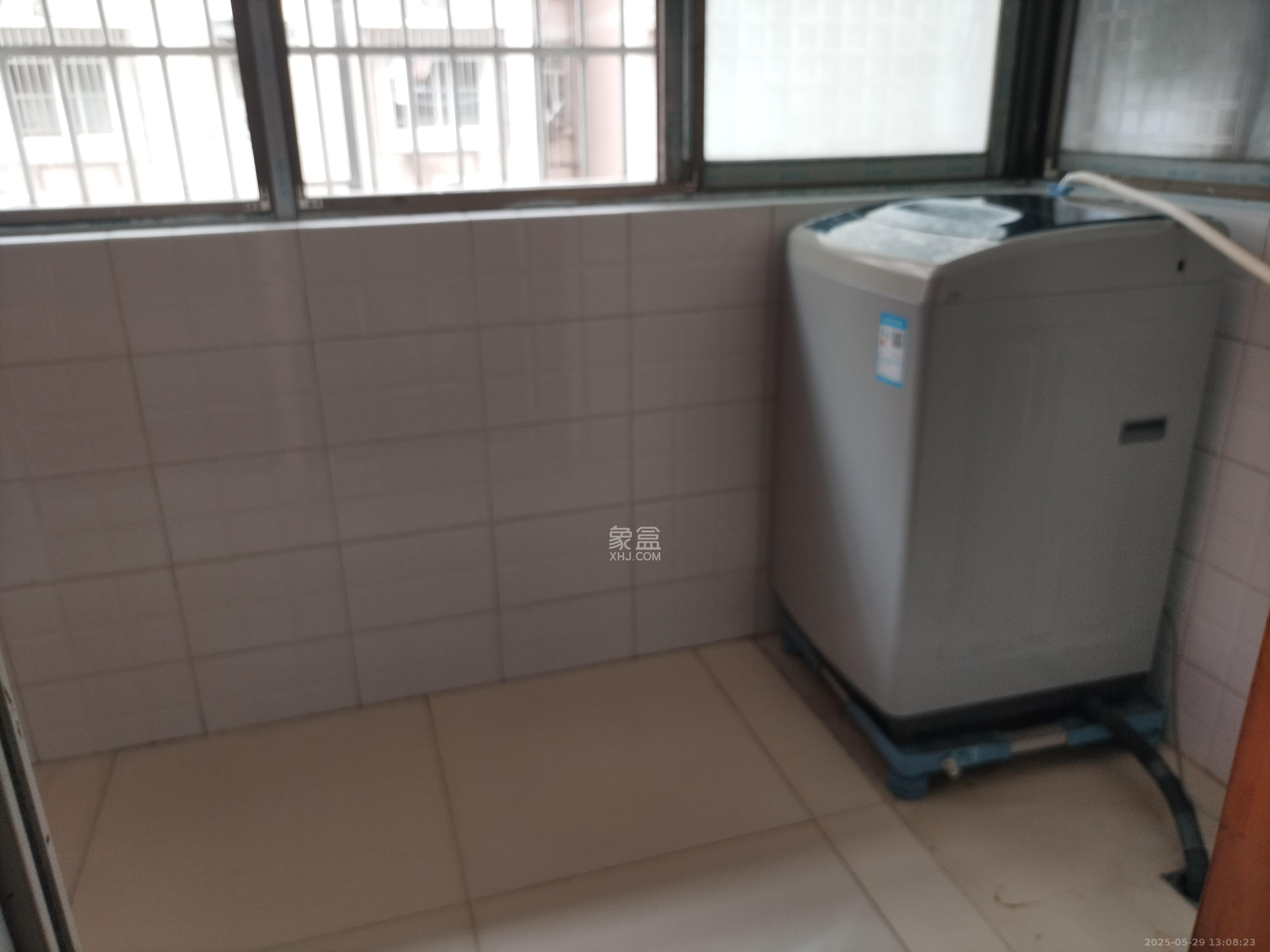 德政园  1室2厅1卫   1800.00元/月室内图