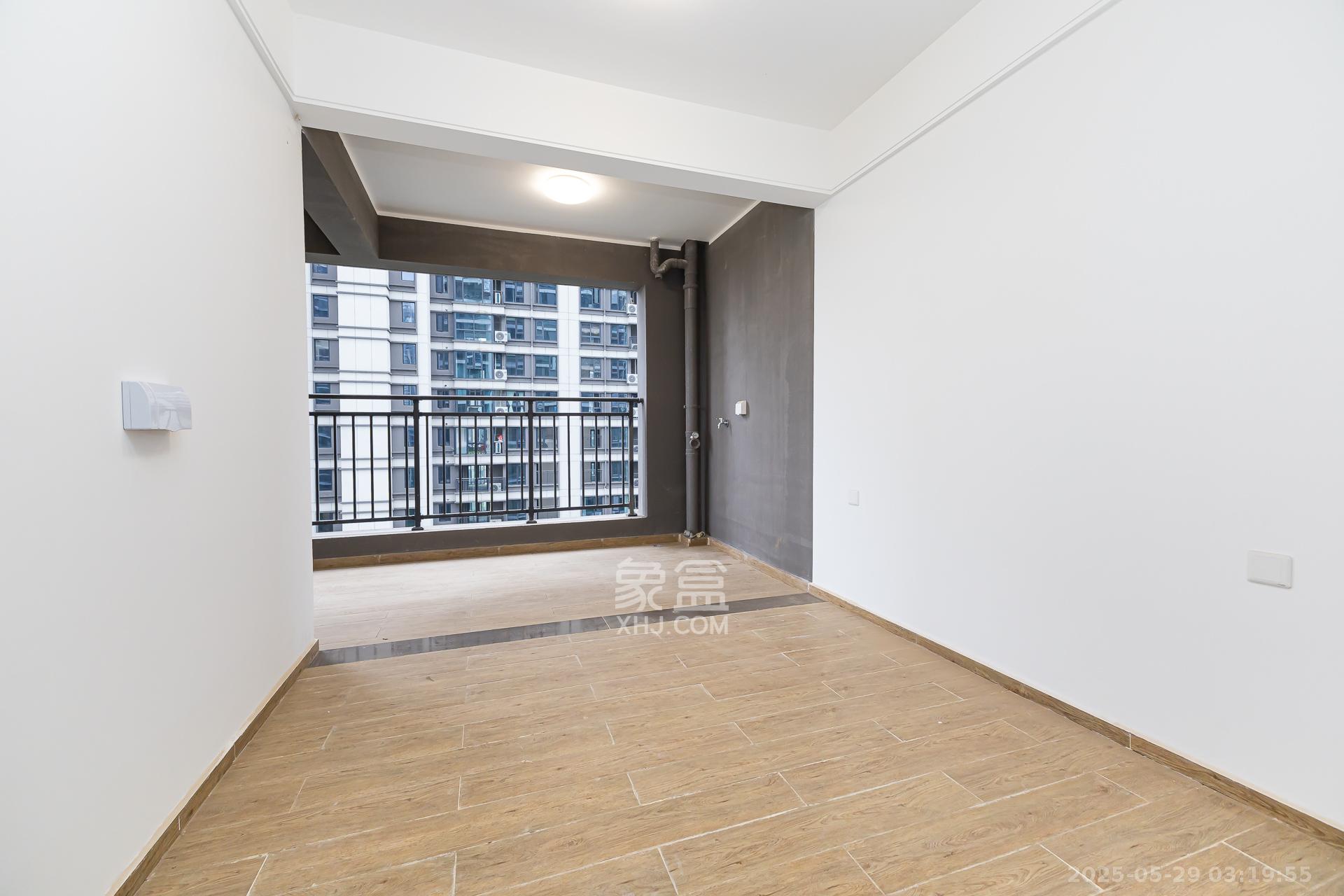 越秀湘江星汇城三期 4室2厅3卫 248.0万 越秀湘江星汇城三期 4室2厅3卫 248.0万卧室