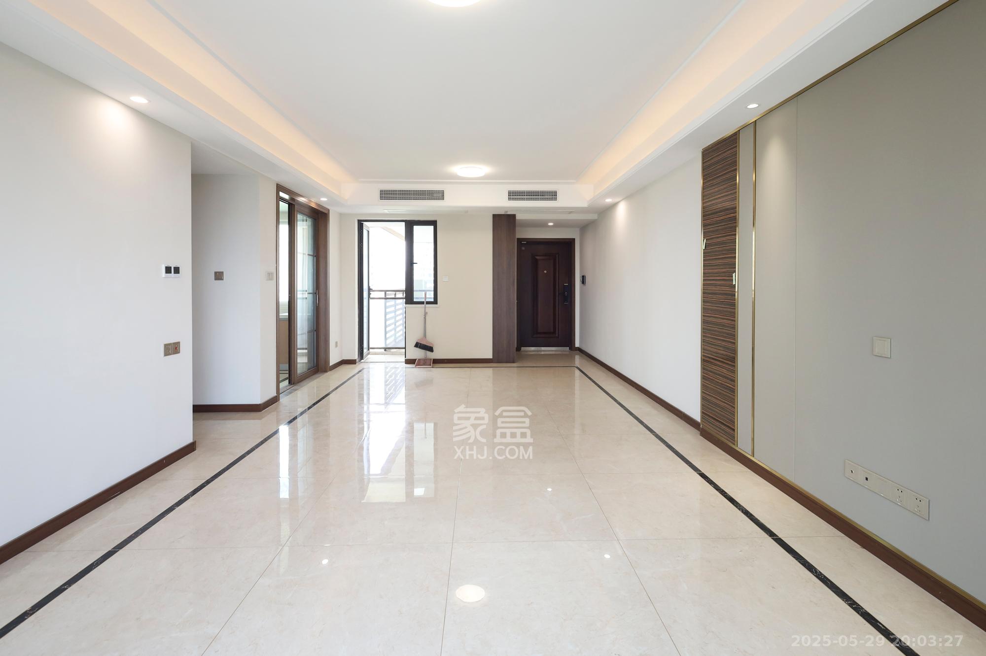 中欣楚天御府E区 4室2厅2卫 155.0万 中欣楚天御府E区 4室2厅2卫 155.0万客厅